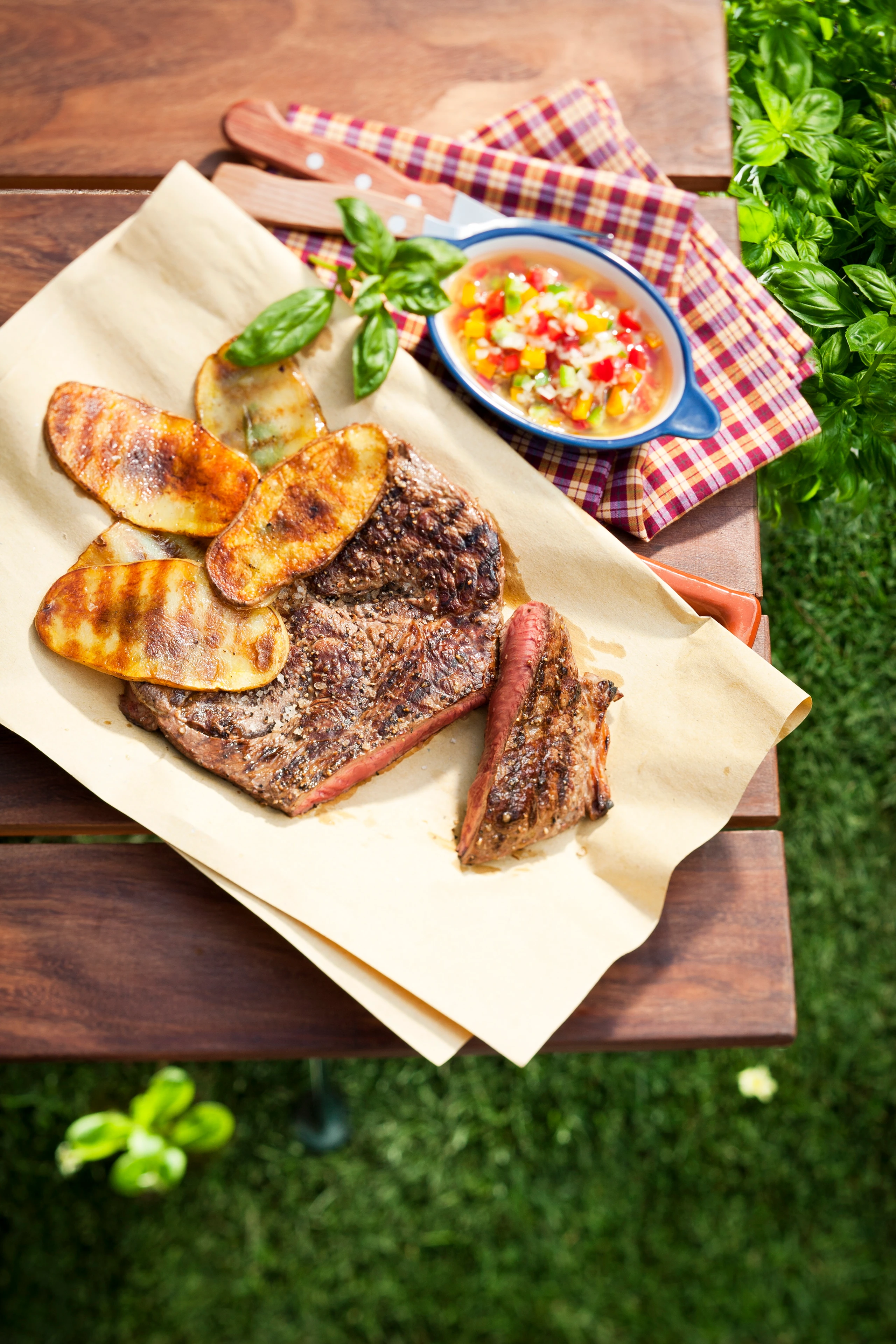 Rindshüferl mit Basilikum-Grill-Erdäpfeln
