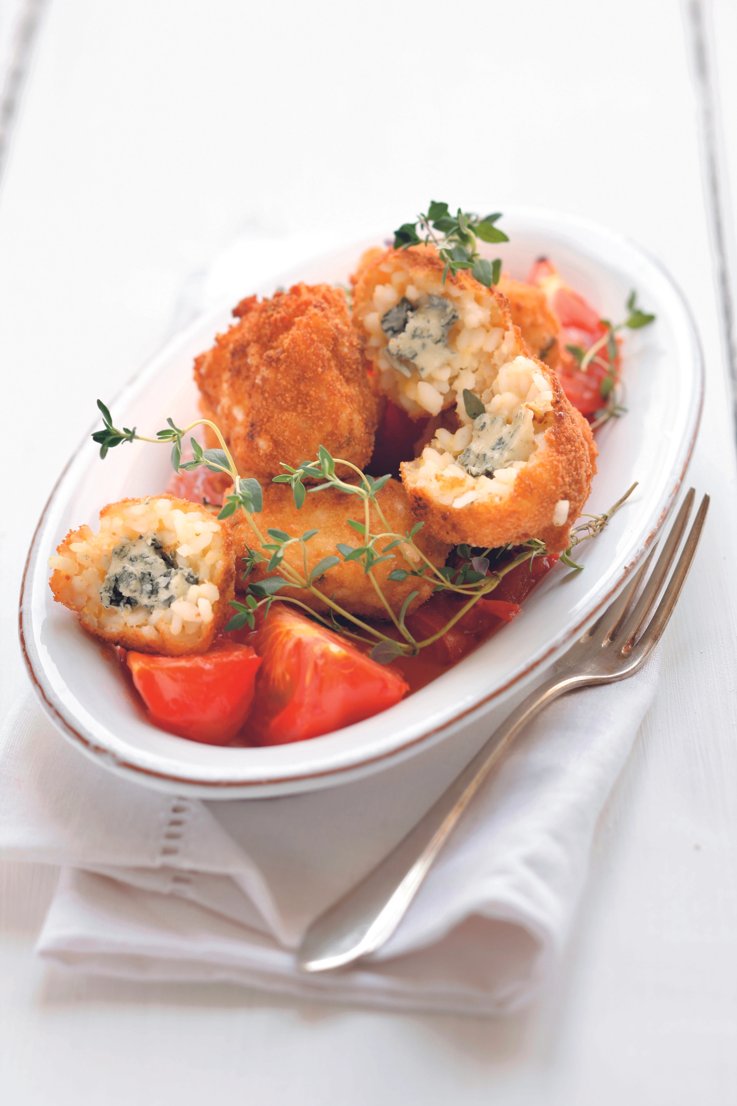 Käse-Reisbällchen mit Paradeisern