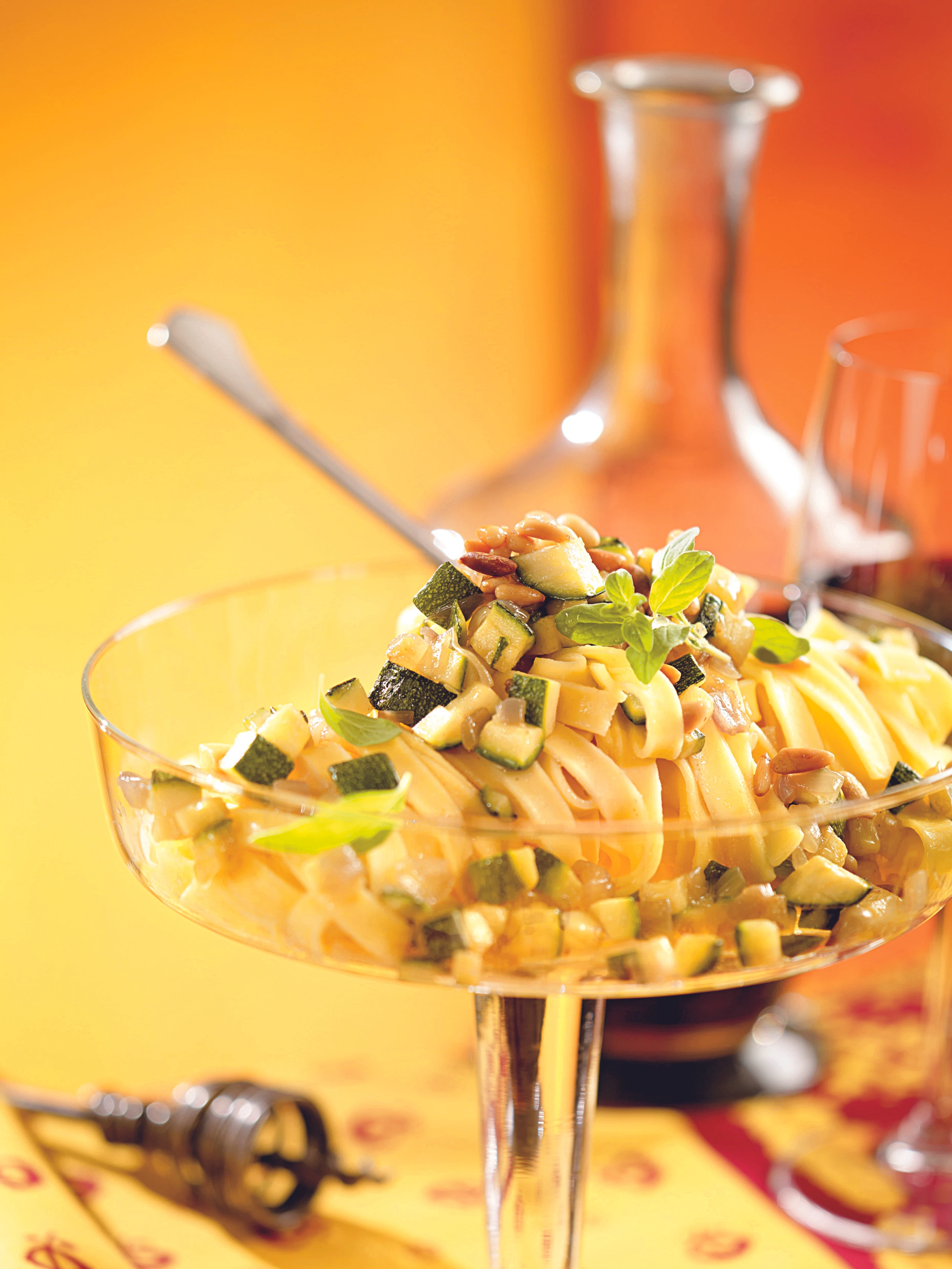 Tagliatelle mit Zucchini und Pignoli