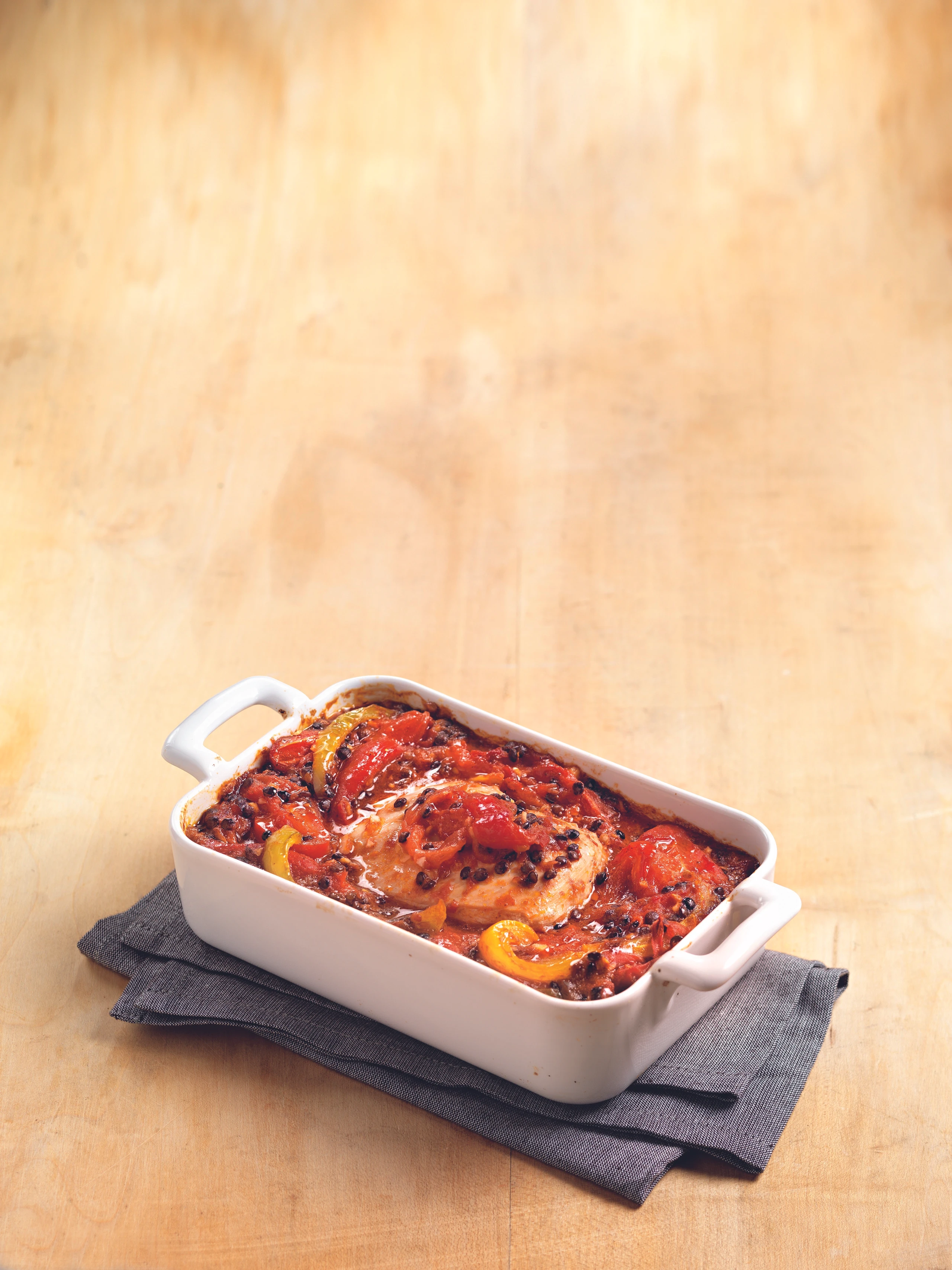 Hühnerbrust mit Paradeisern und Linsen