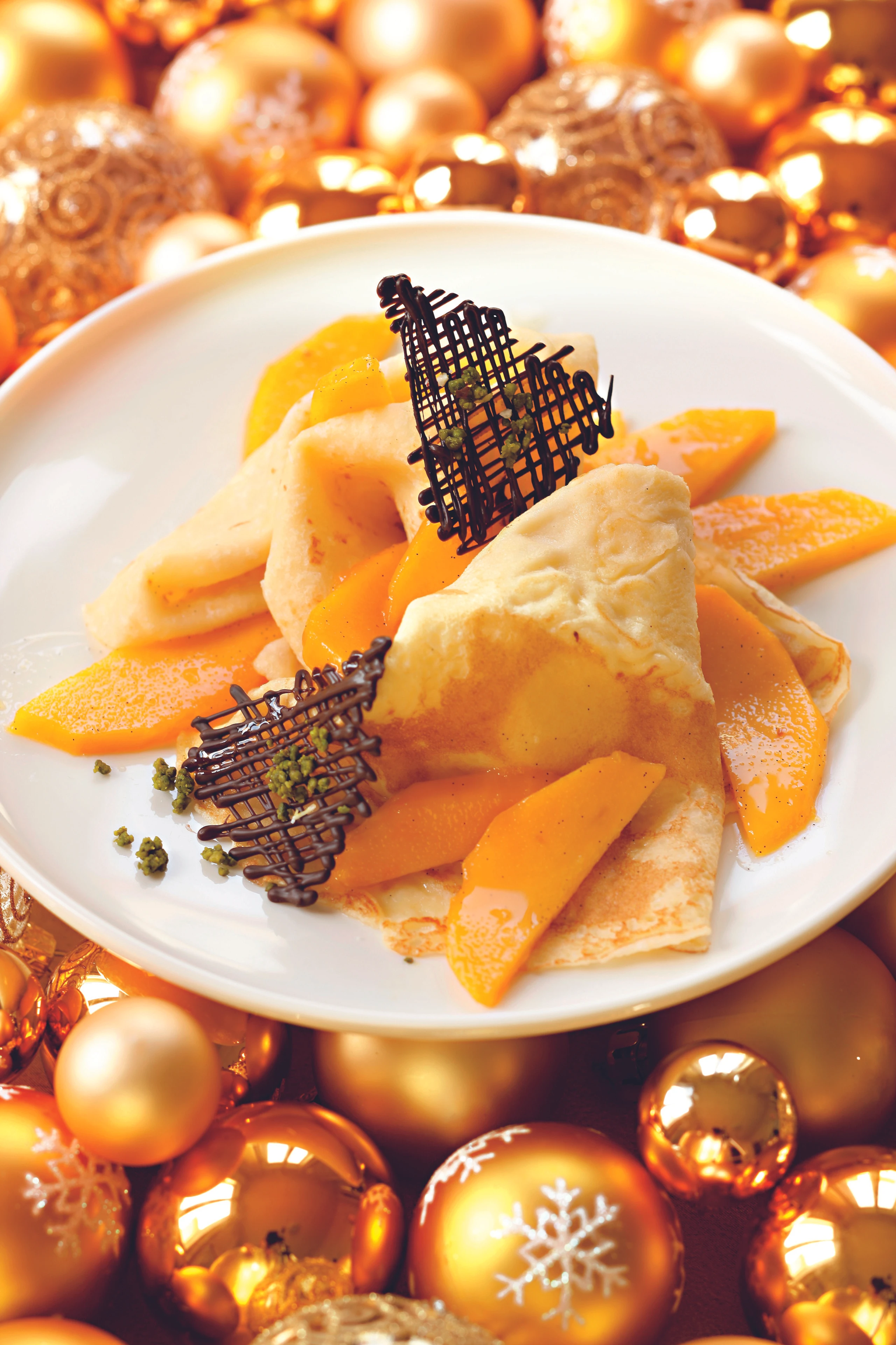 Kokos-Palatschinken mit Karamell-Mangos