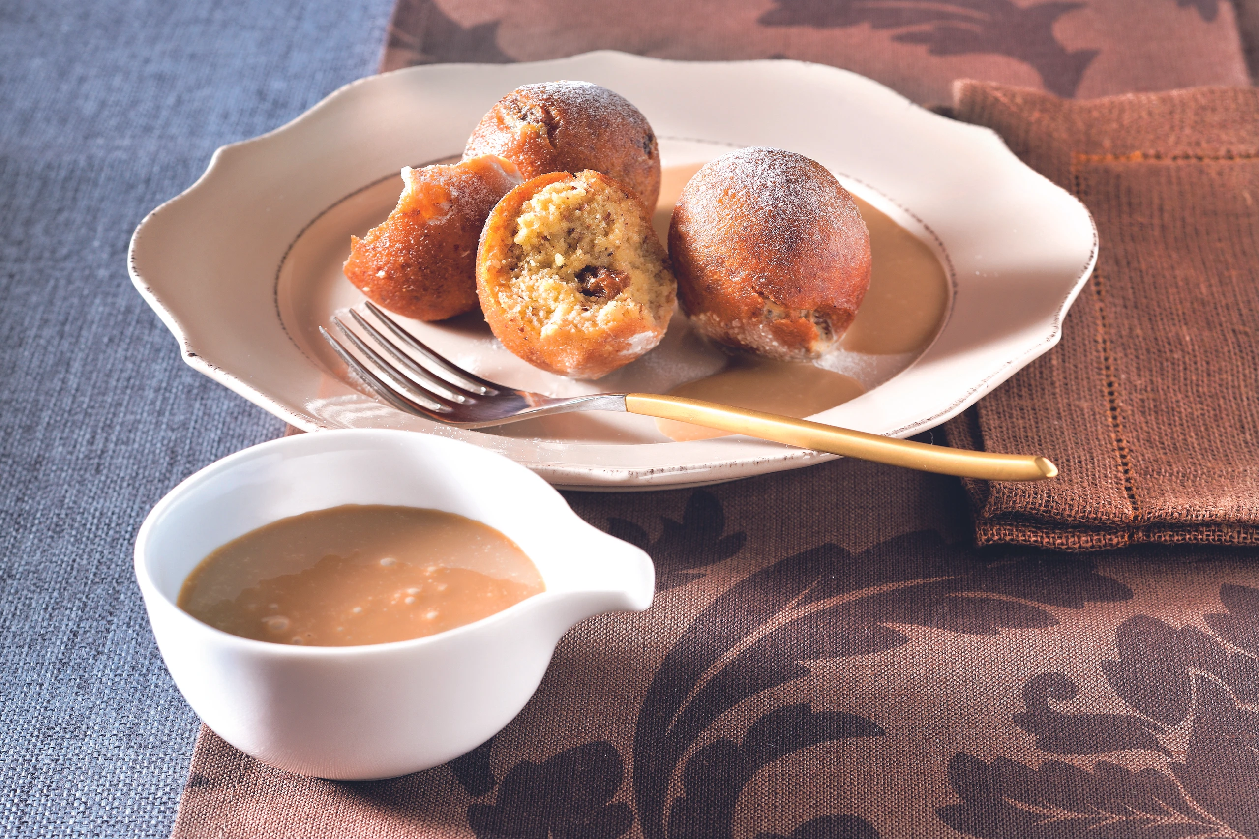 Kapuzinerknödel mit Kaffeesauce