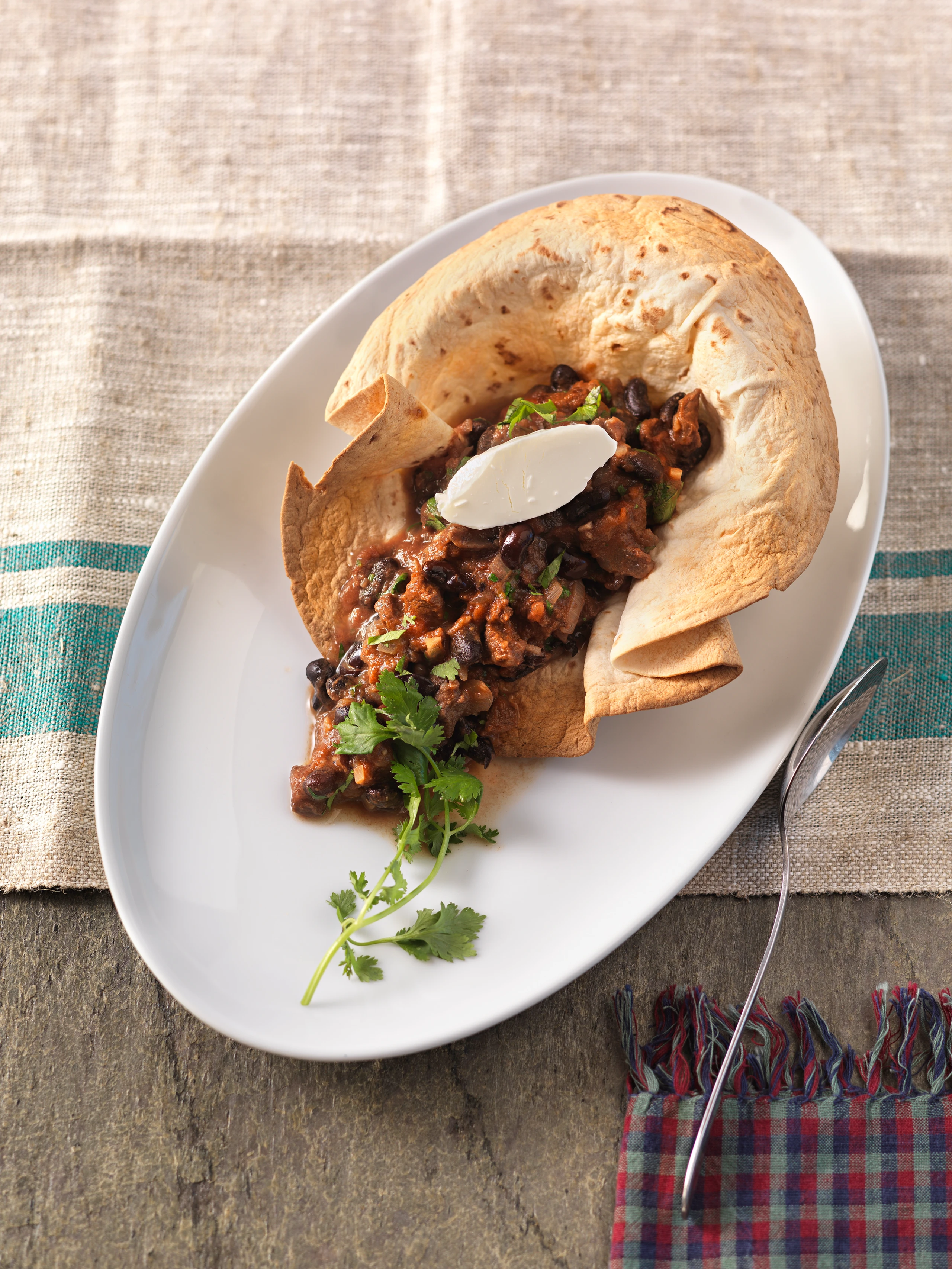 Wildschwein-Chili im Tortillaschüsserl