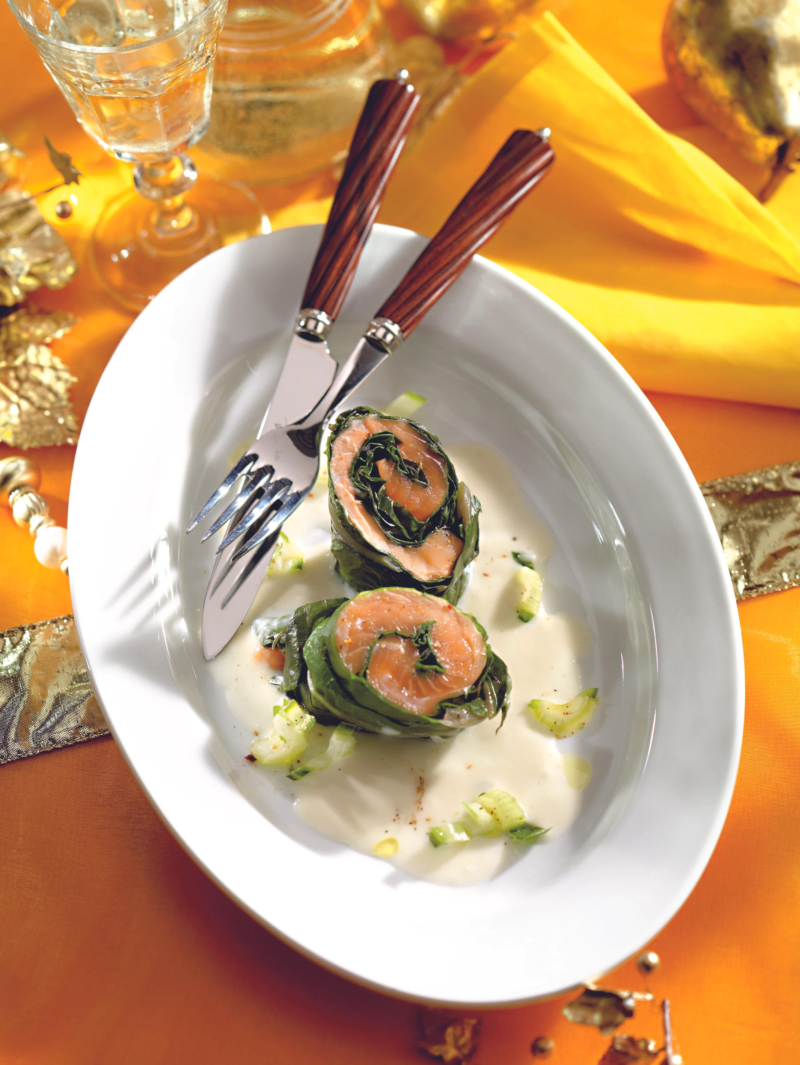 Zitronige Lachs-Mangold-Rouladen