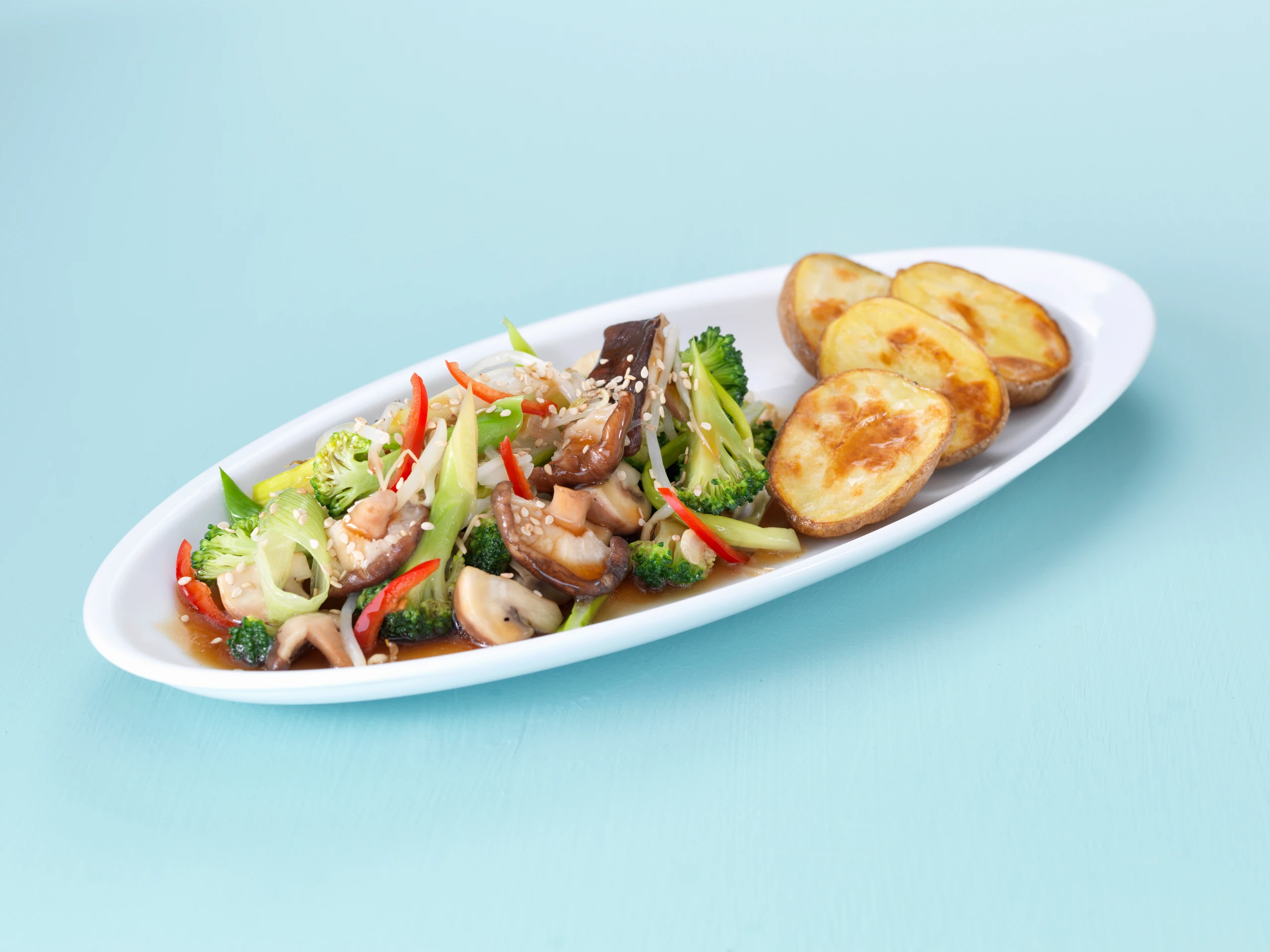 Asia-Pilz-Gemüse mit Ofen-Erdäpfeln