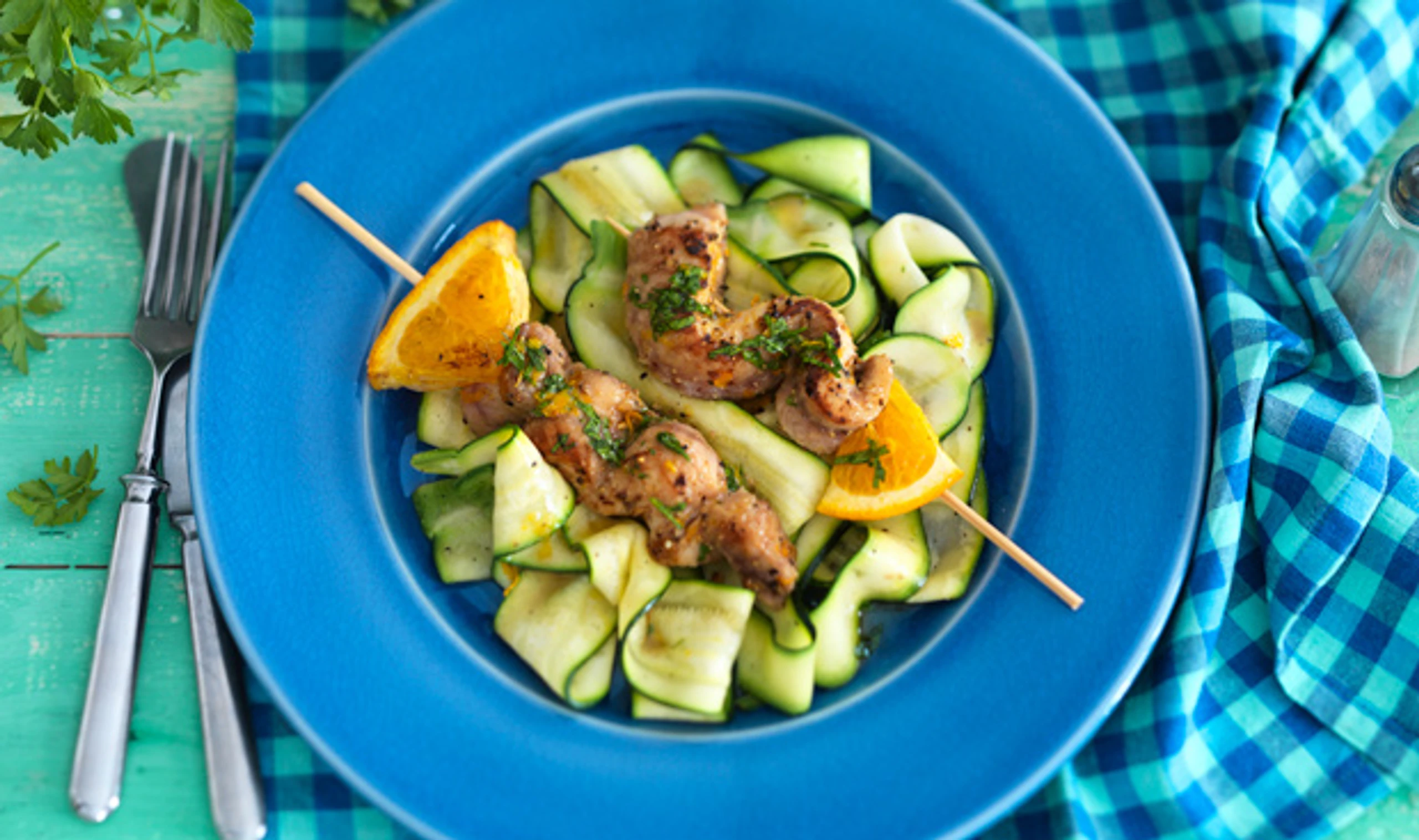 Welsspieße auf Zucchini