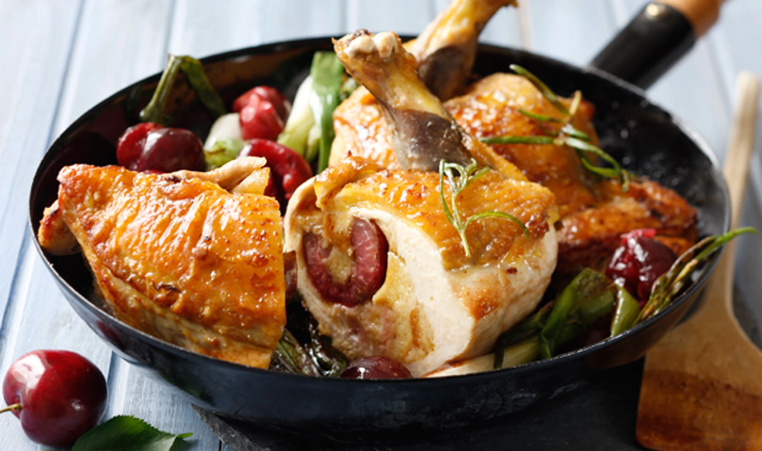 Gefüllte Perlhuhnbrüstchen mit Kirschengemüse