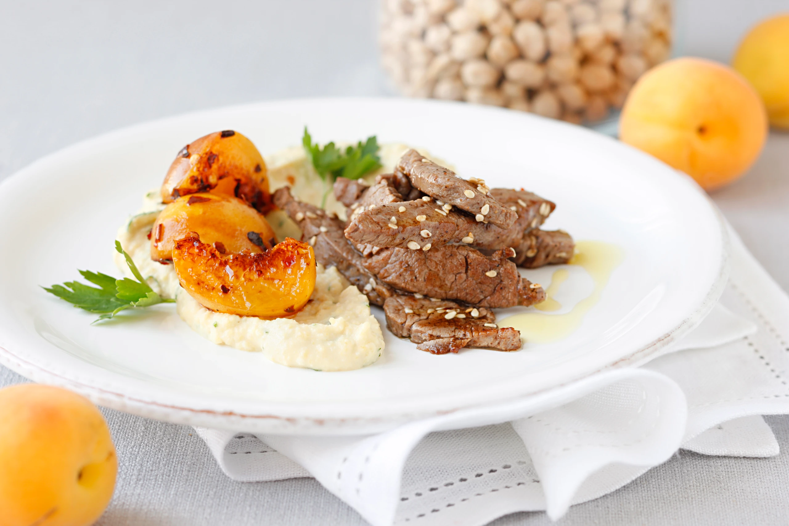 Rindsfilet auf Hummus