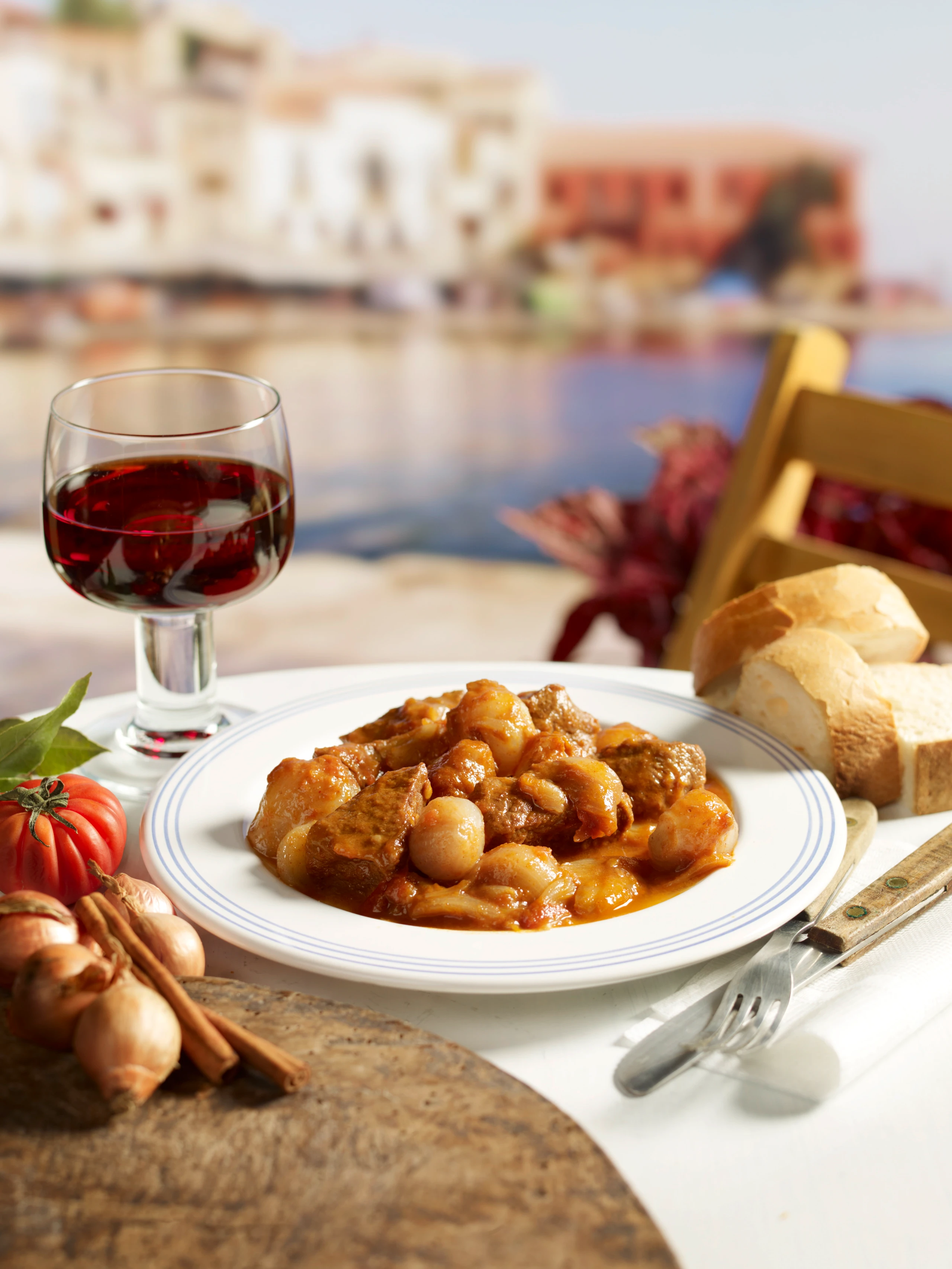 Stifádo: Griechischer Rinderschmortopf