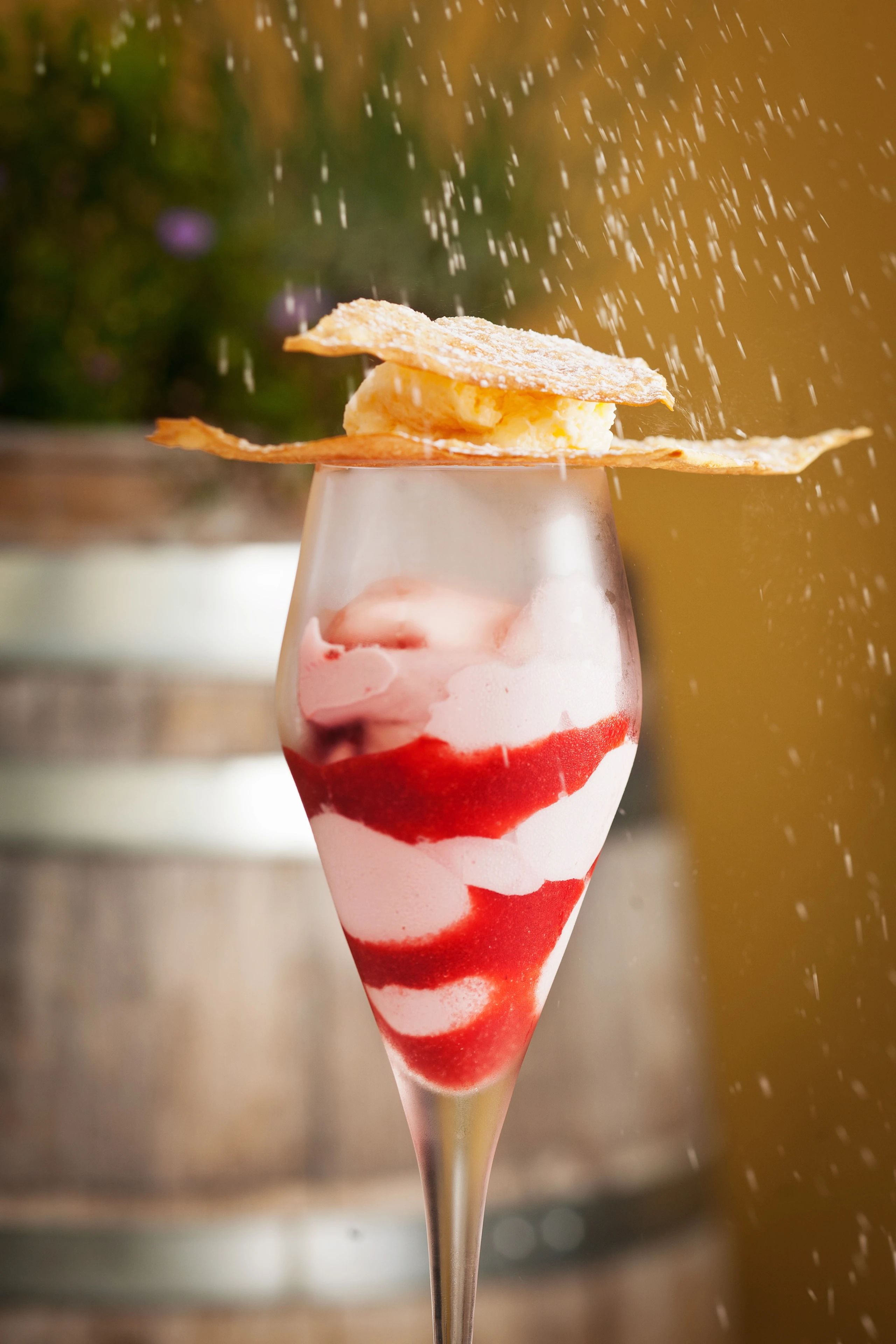 Cremeschnitte mit Erdbeer-Uhudlersorbet