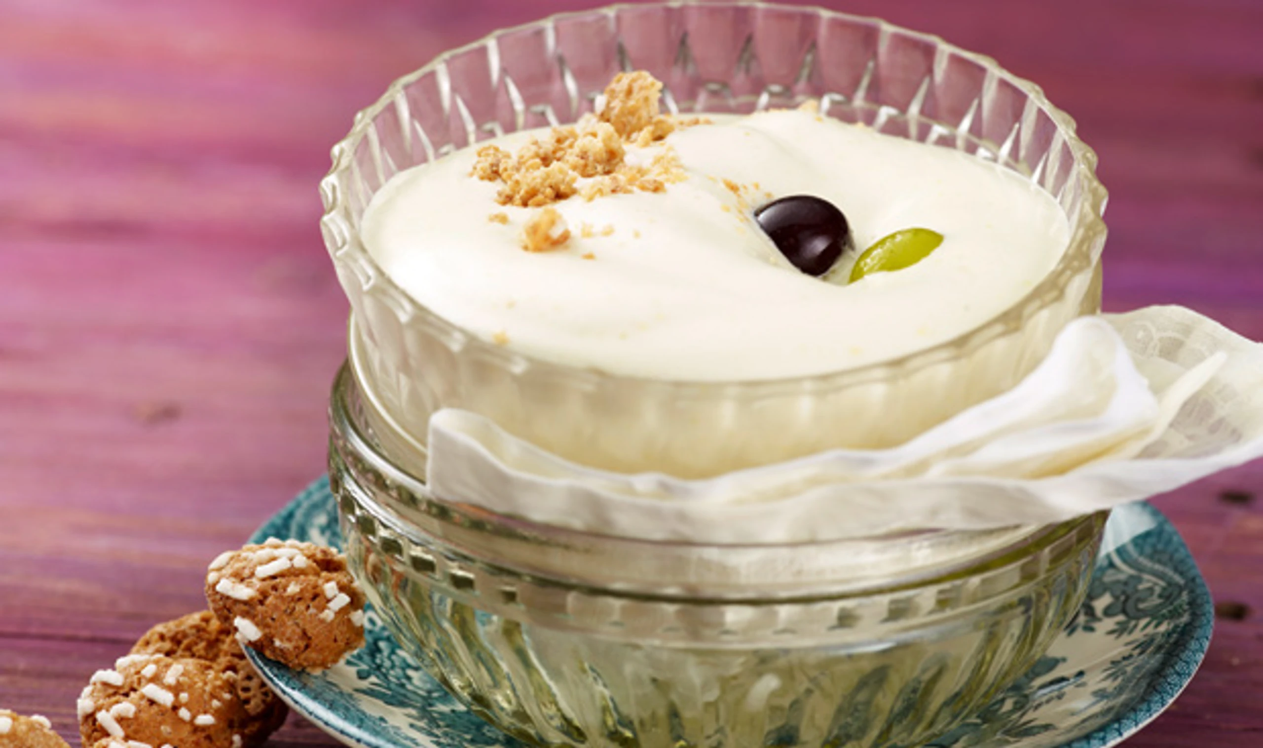 Weinschaum mit marinierten Trauben