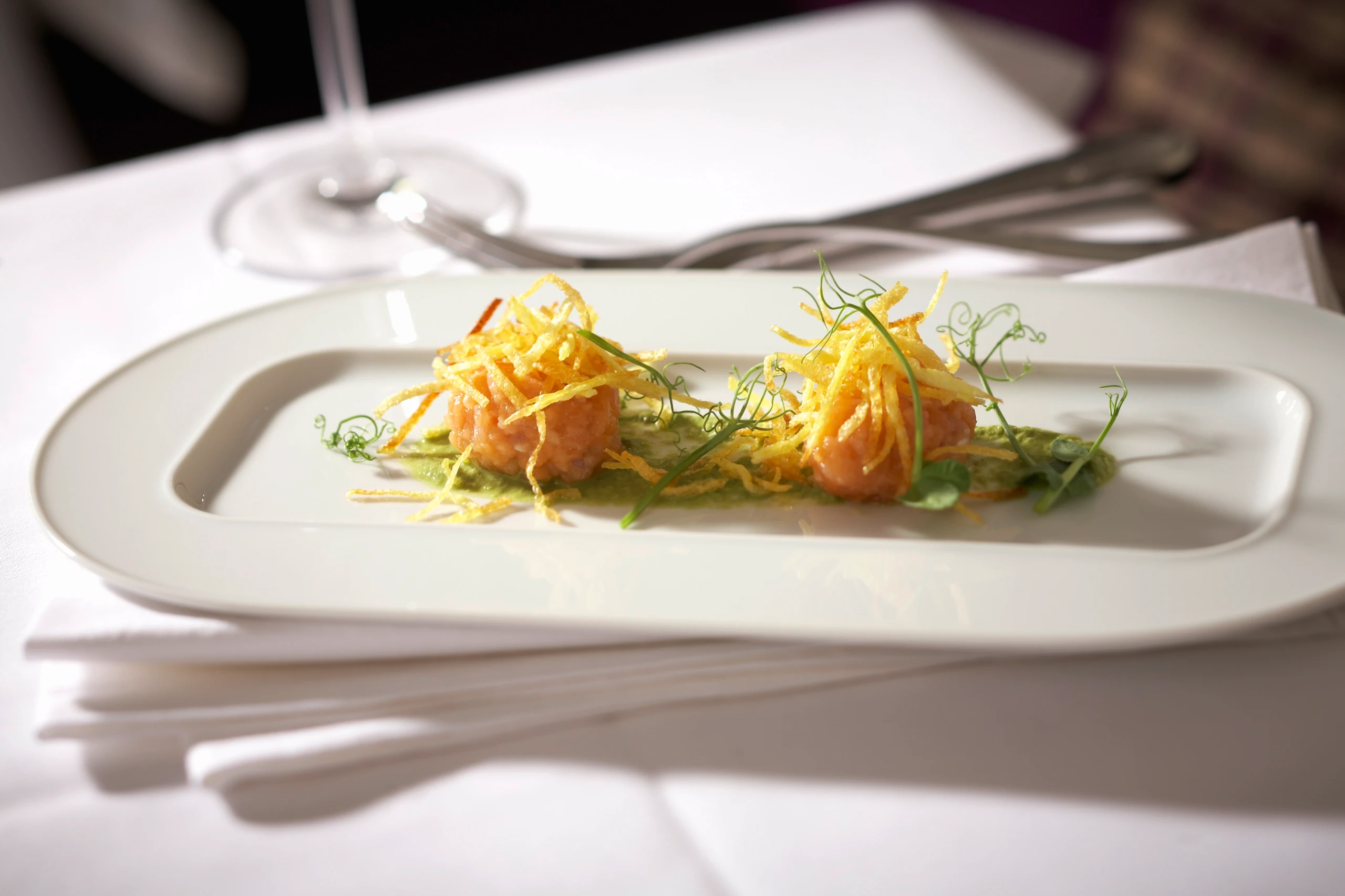 Fischtatar mit Salatcreme