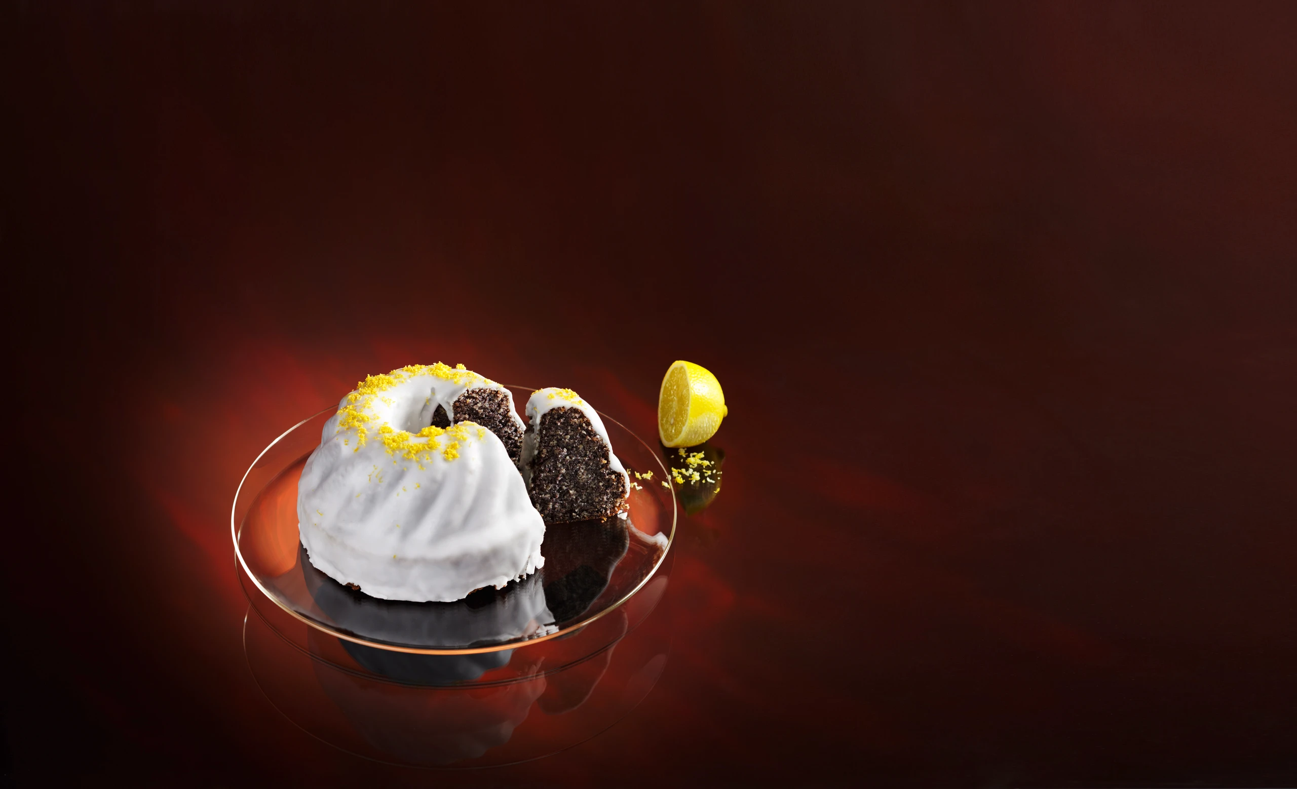 Mohngugelhupf mit Zitronenglasur