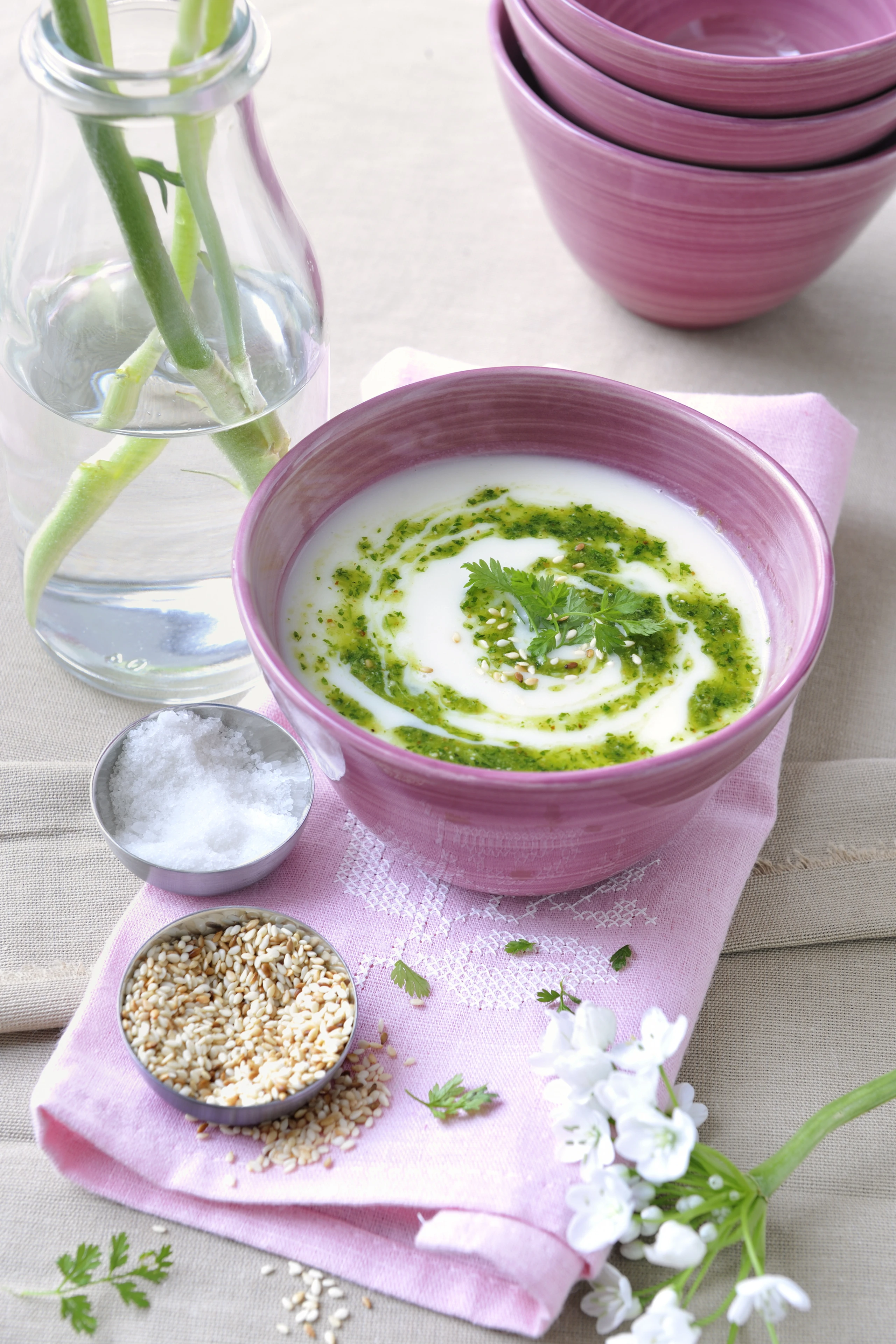 Kohlrabisuppe mit Kerbelpesto