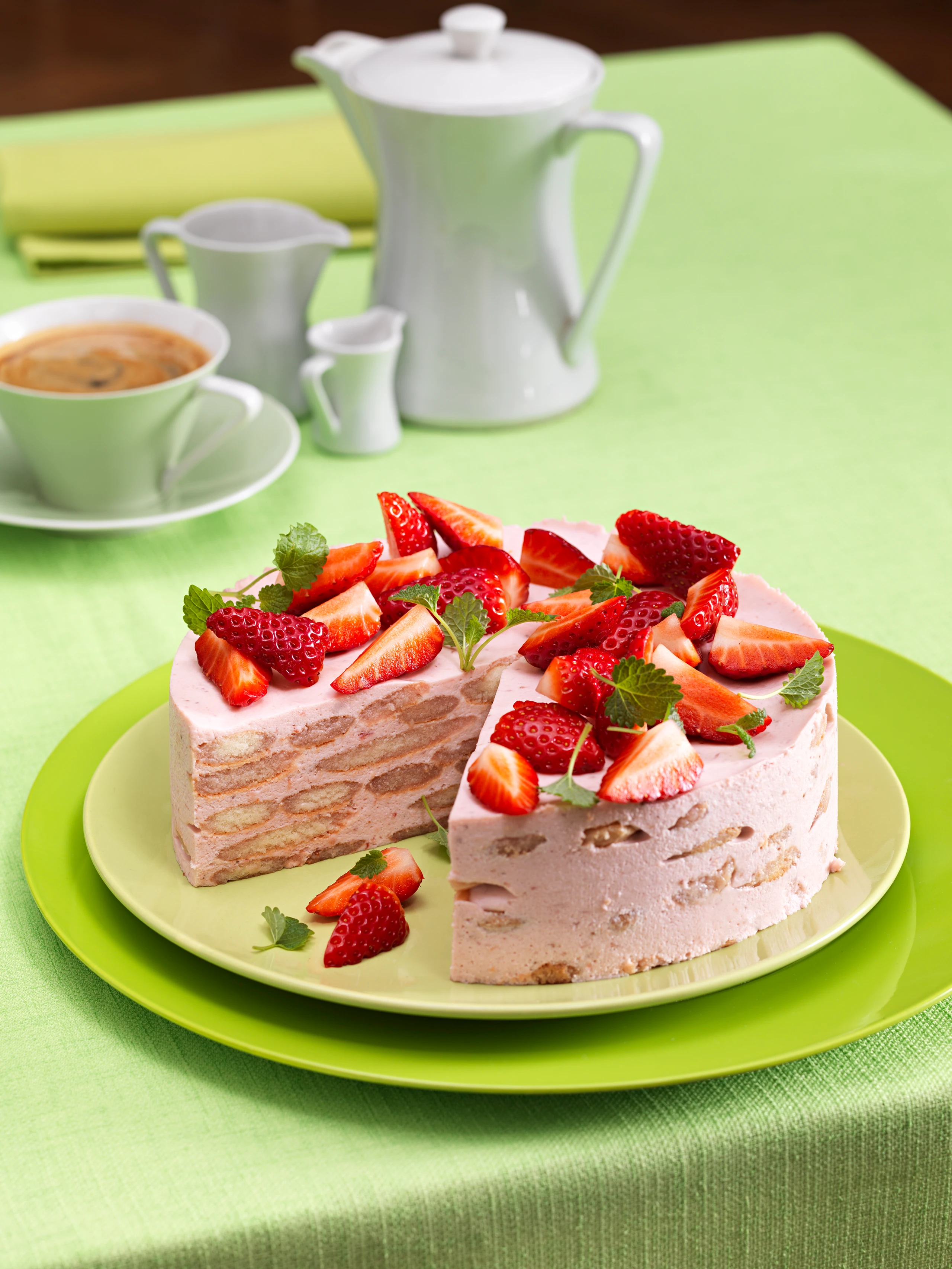 Erdbeer-Biskottentorte