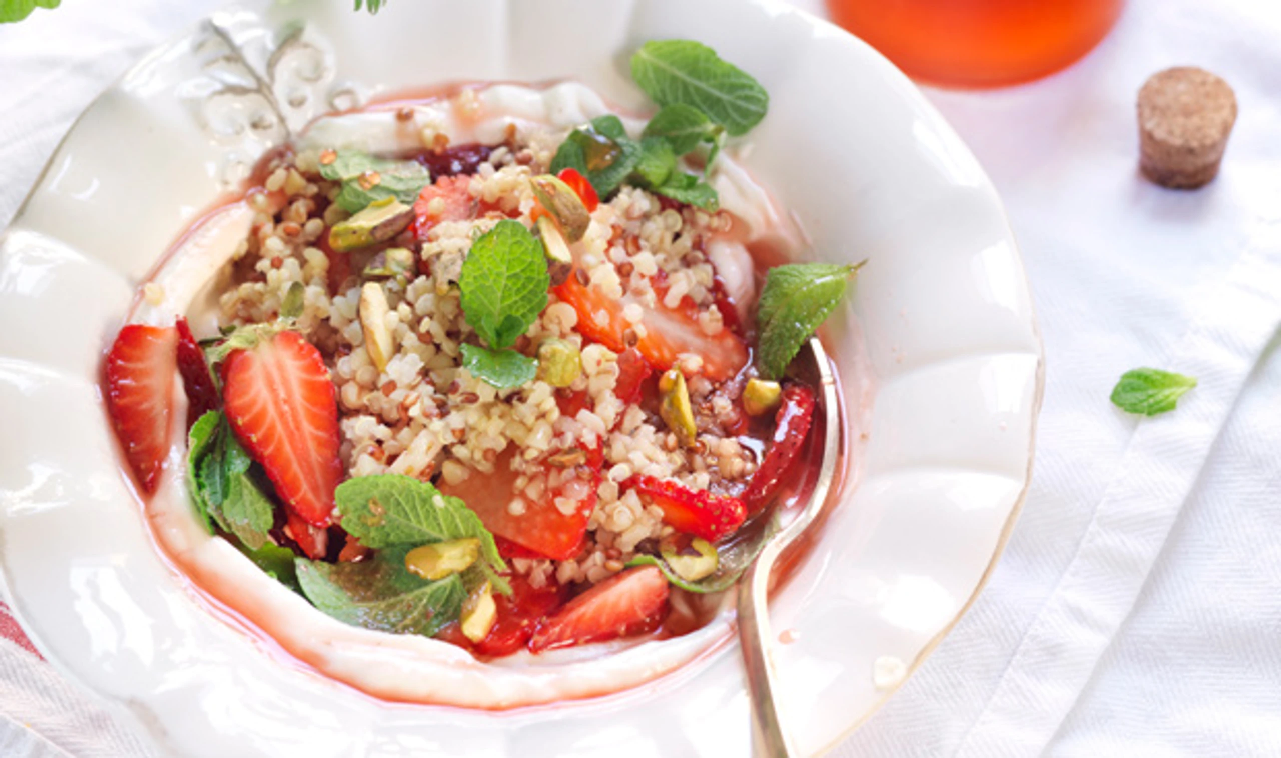 Erdbeer-Quinoa-Salat mit Minze