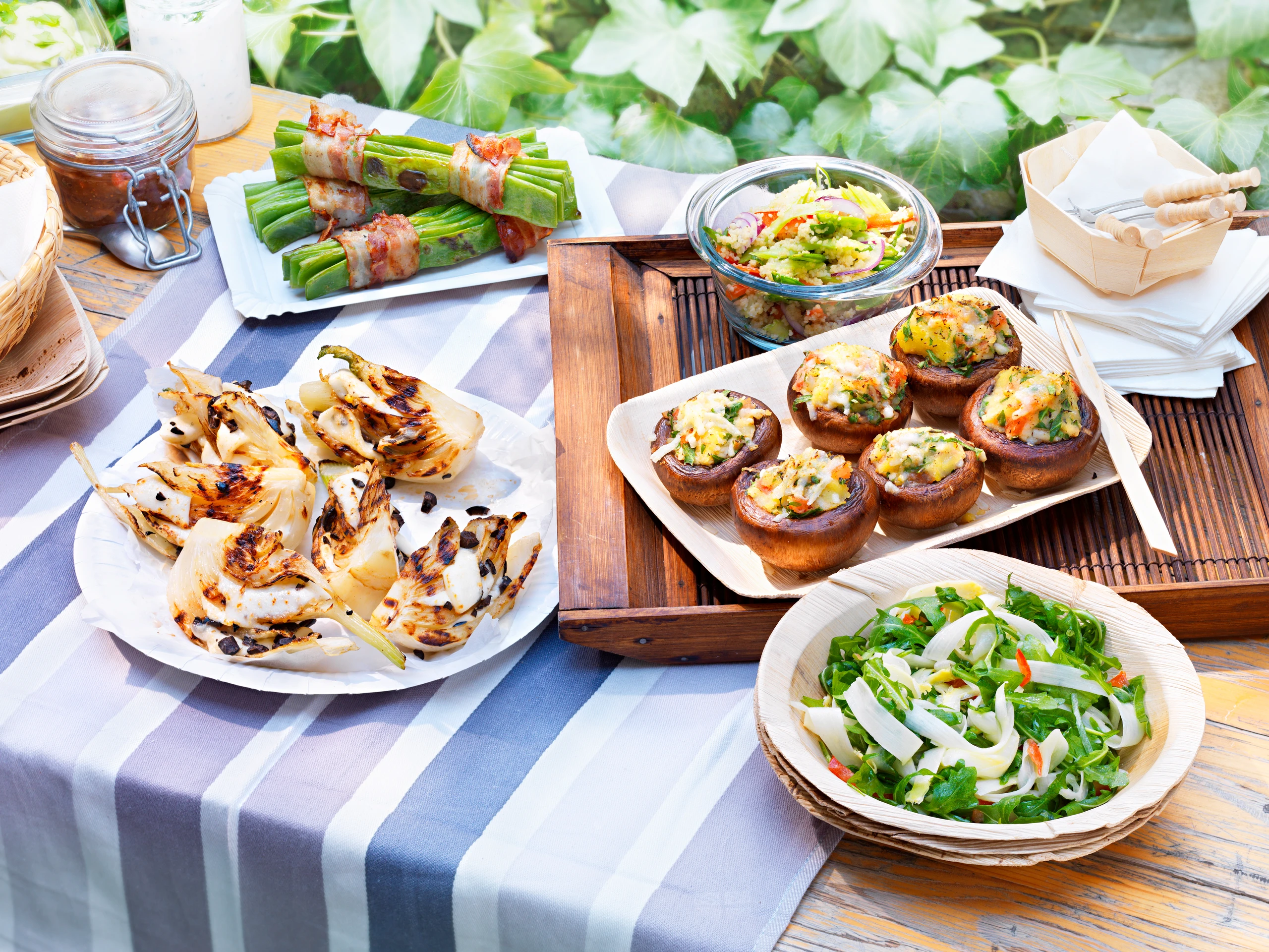 Grillbeilagen: Speckfisolen, gefüllte Pilze, Käse-Fenchel & Salate