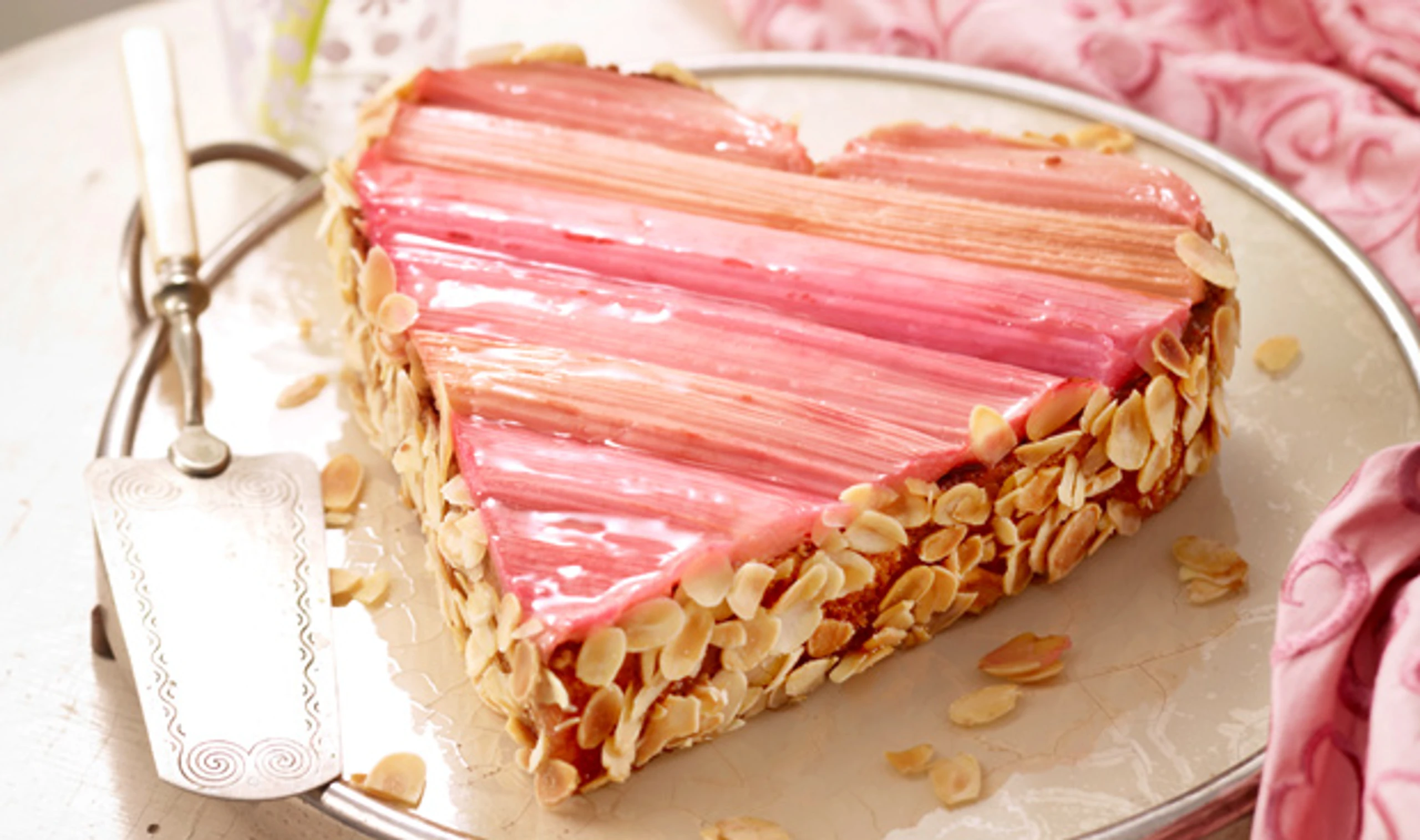 Muttertagstorte mit Rhabarber