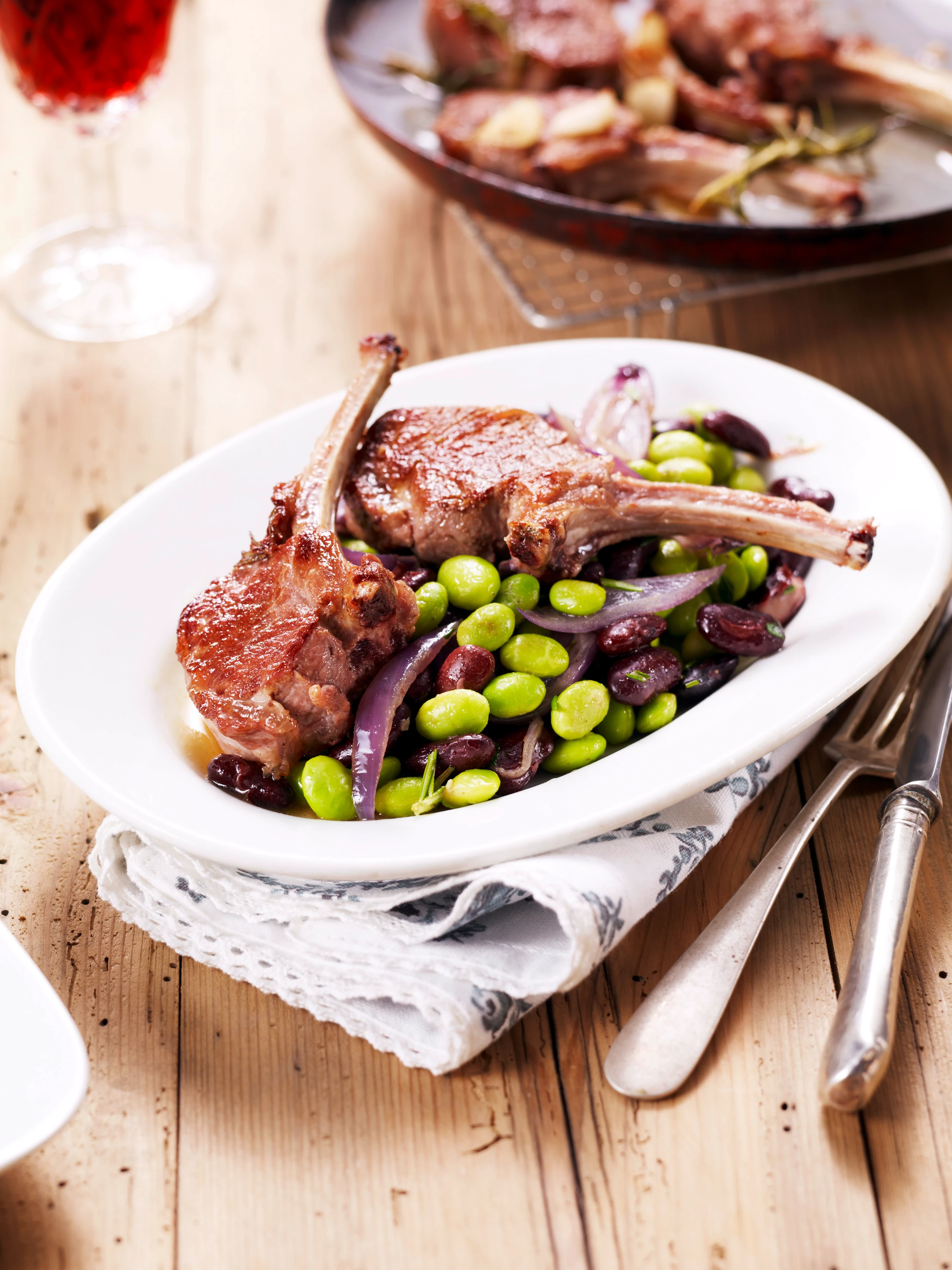 Lammkoteletts mit Bohnen