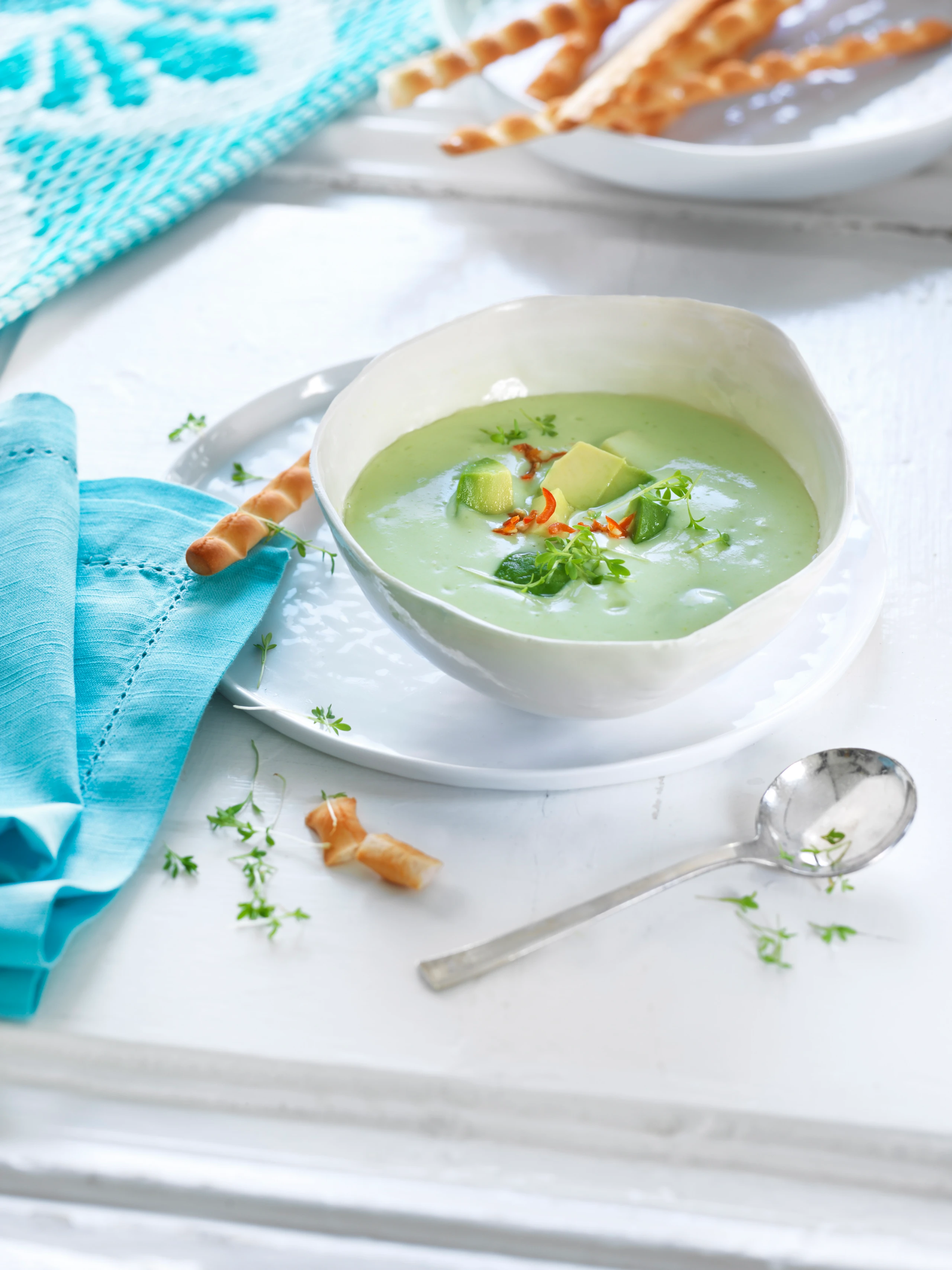 Kalte Avocadosuppe mit Kresse