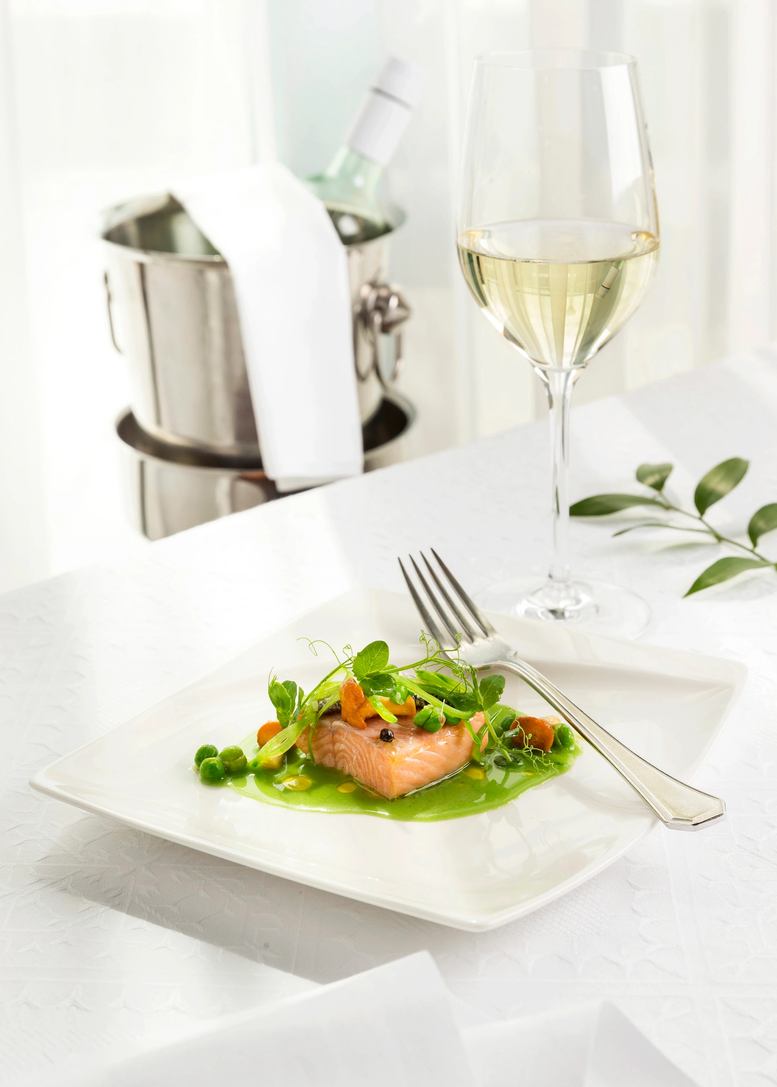 Lachsforelle mit Erbsen