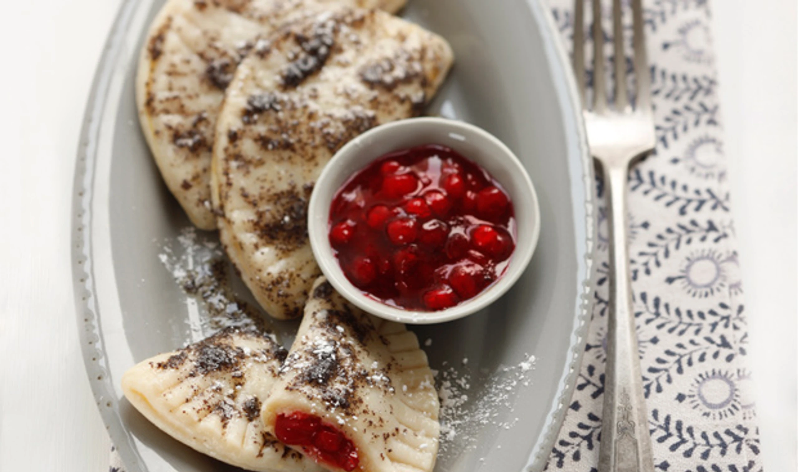 Preiselbeertascherl mit Mohnbutter