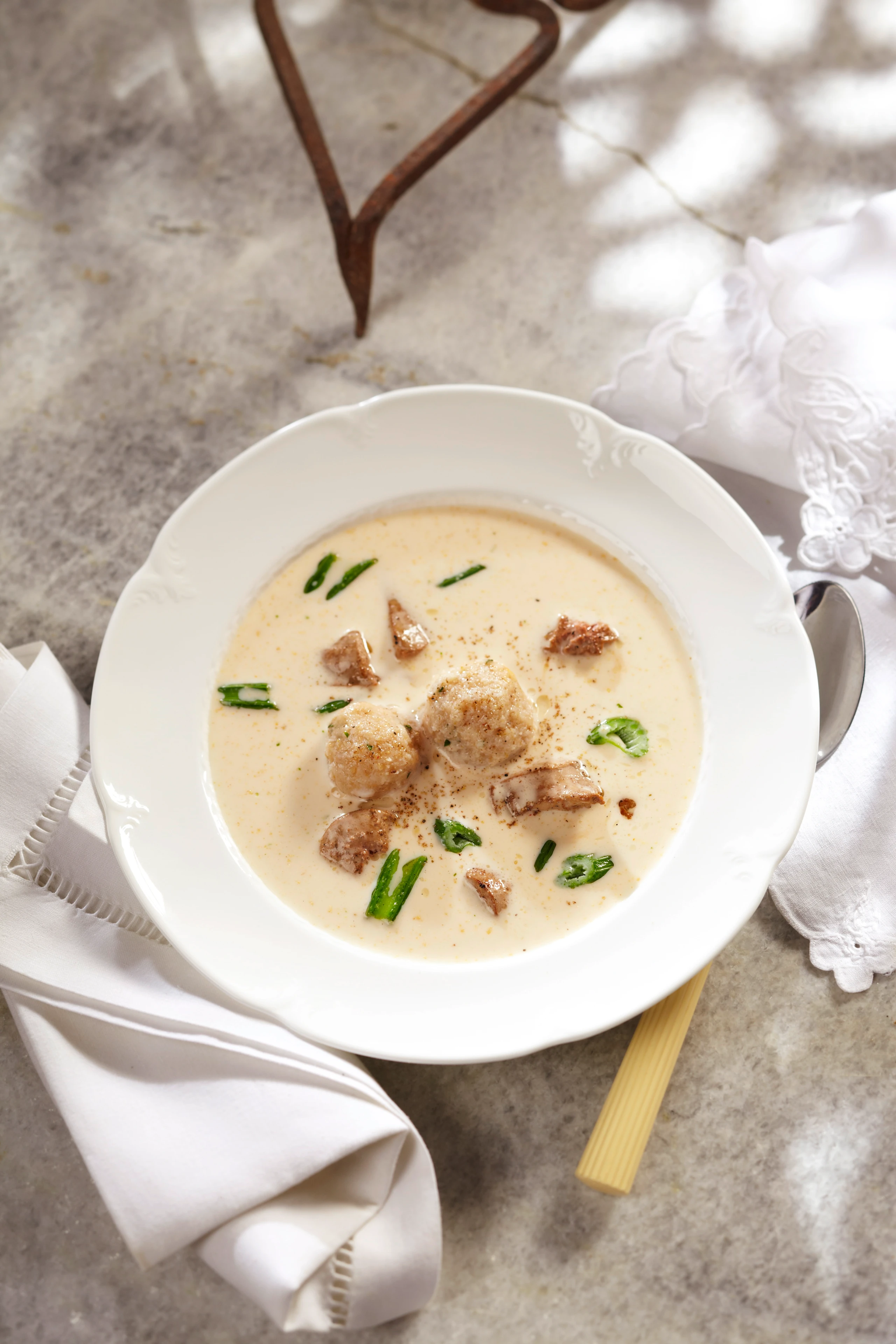 Klassische Ganslsuppe