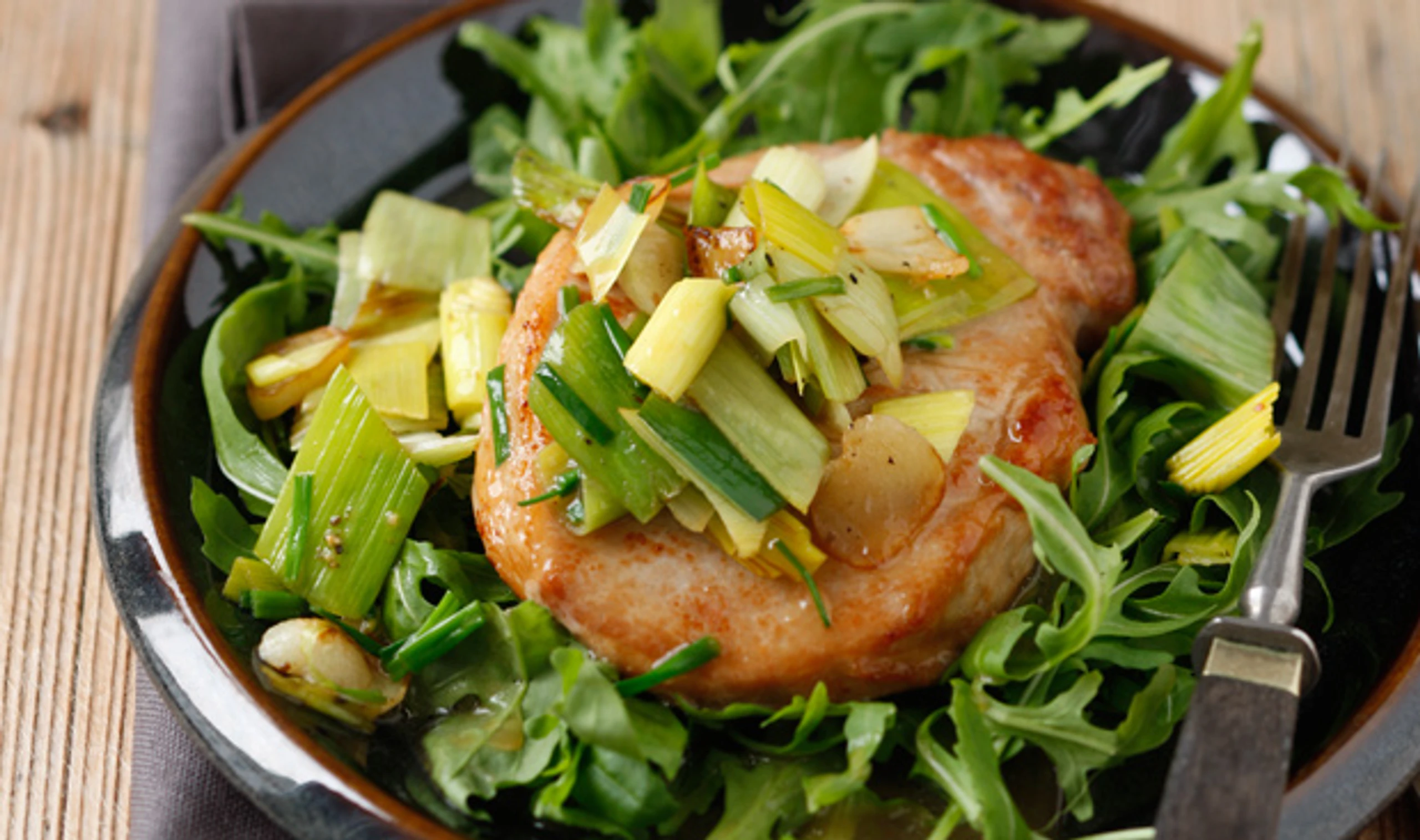 Steak mit Lauch und Rucola