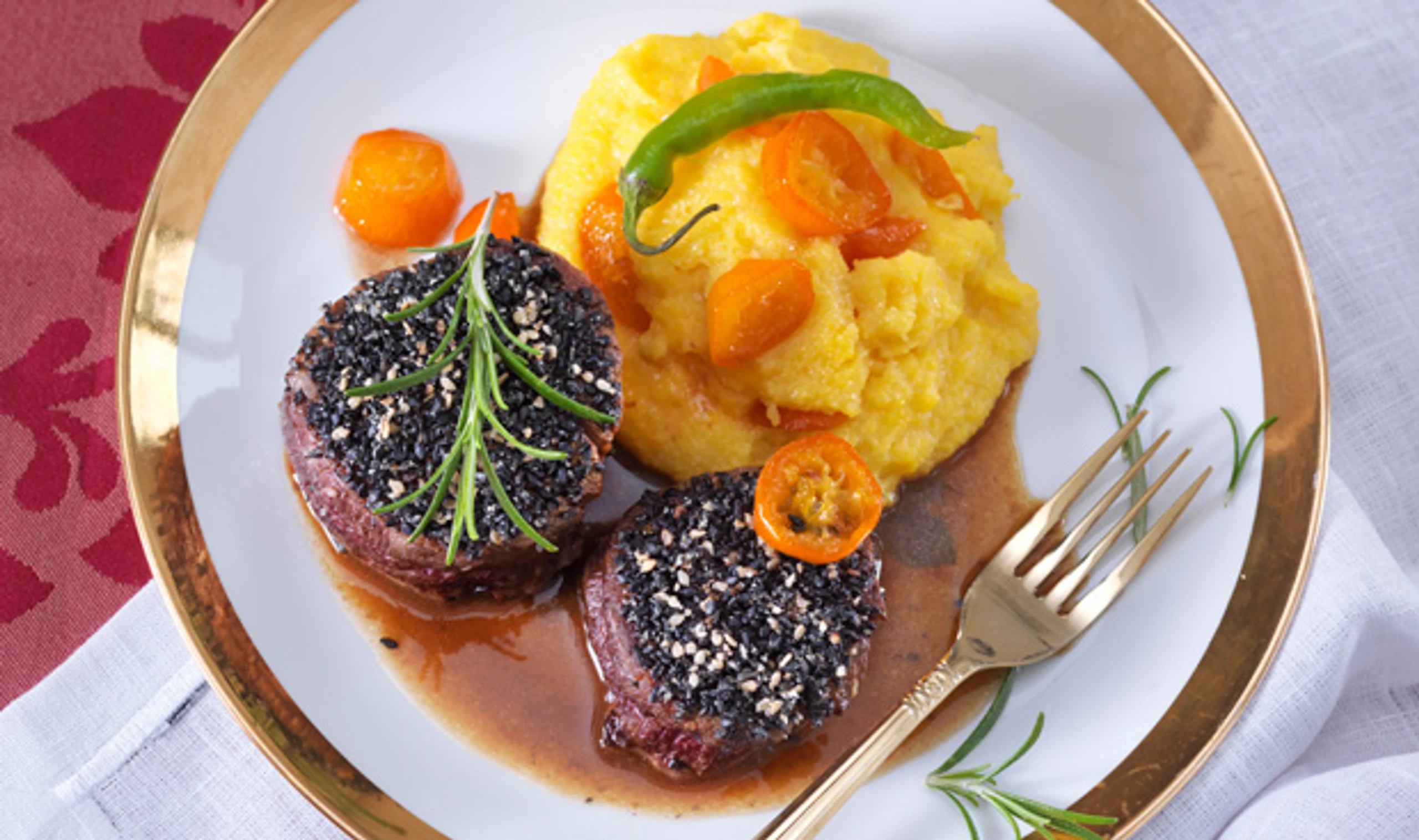 Rinds-Medaillons mit Sesam