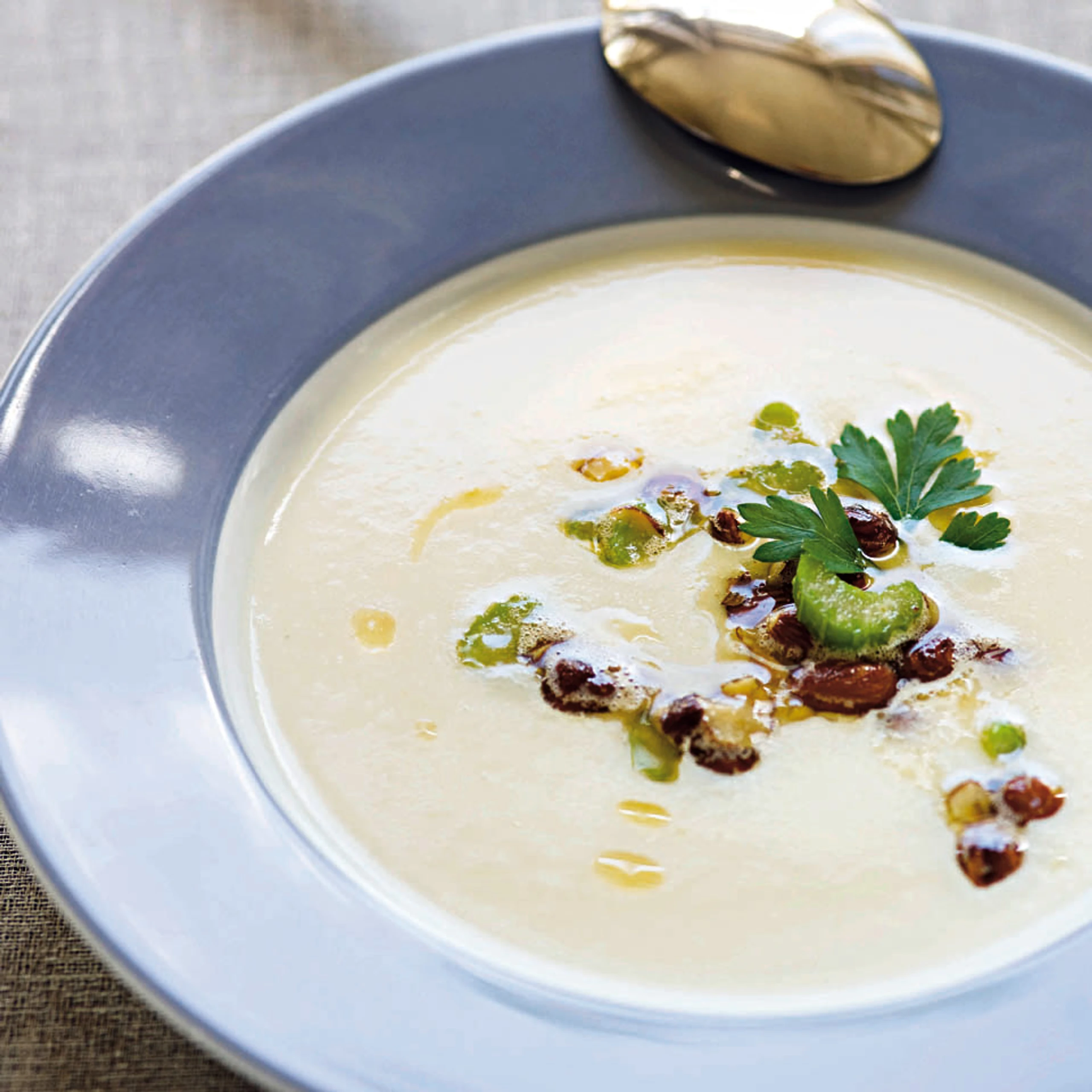 Zellersuppe mit Nussbutter