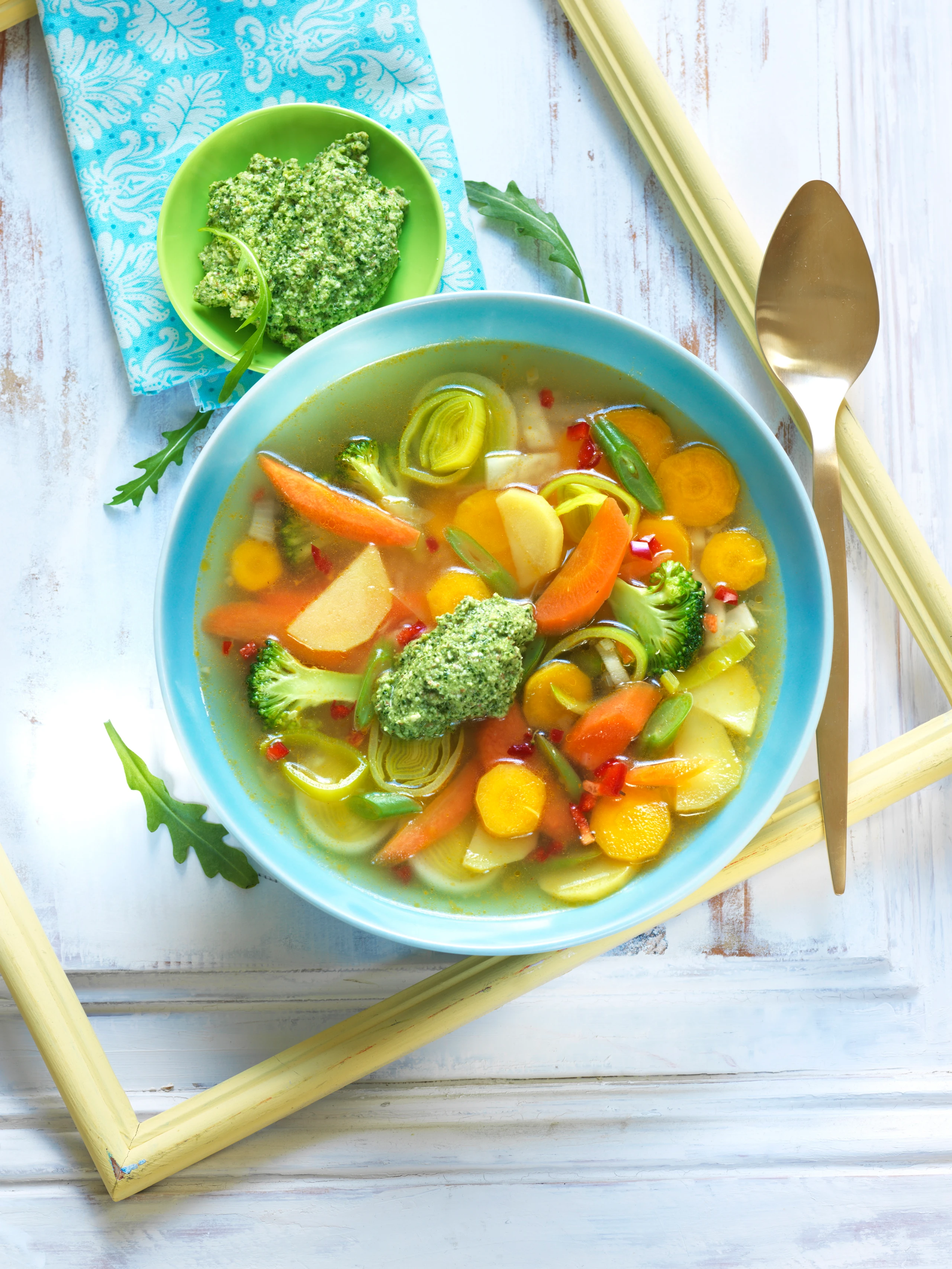 Basensuppe mit Rucolapesto