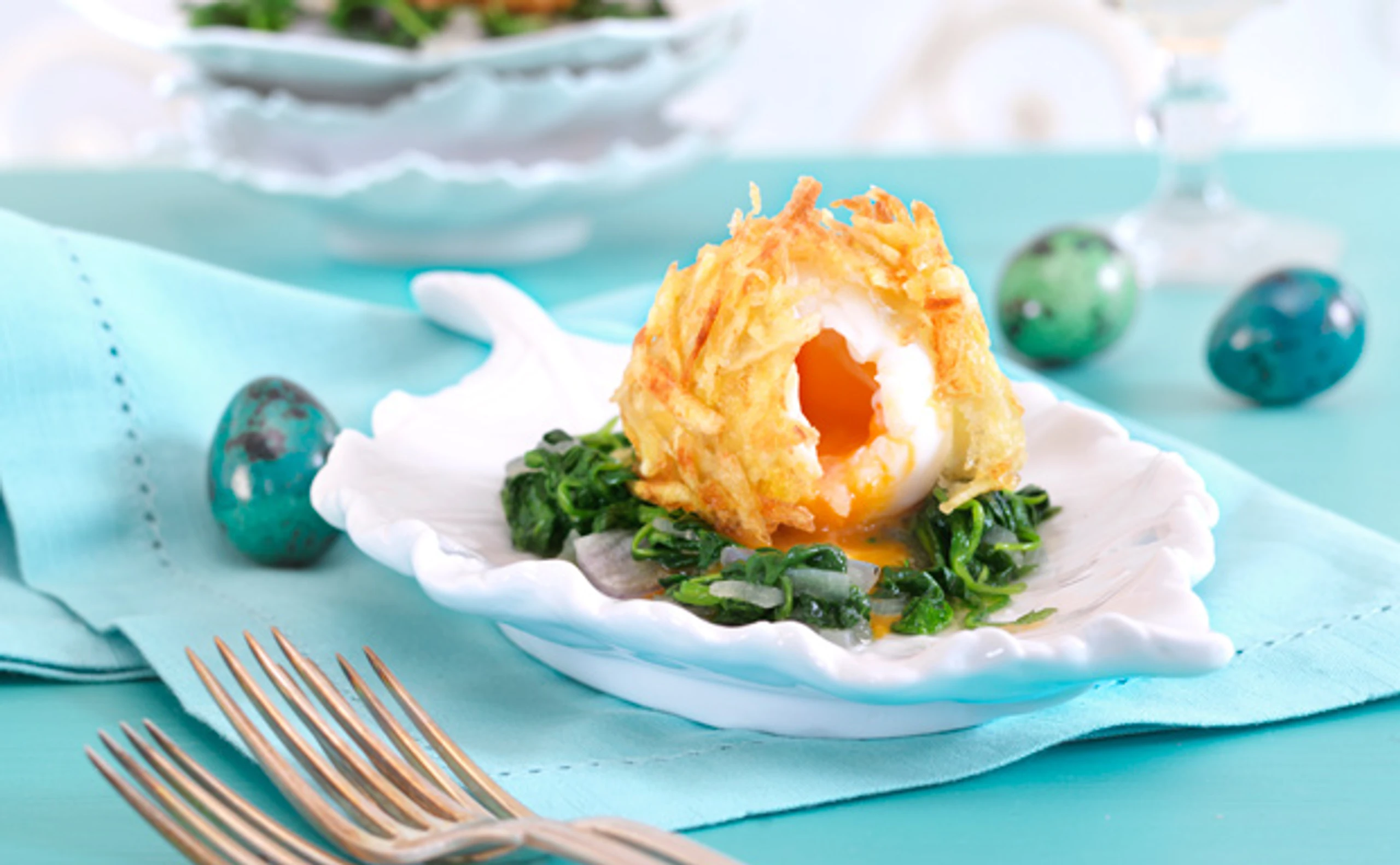 Gebackenes Ei auf Spinat