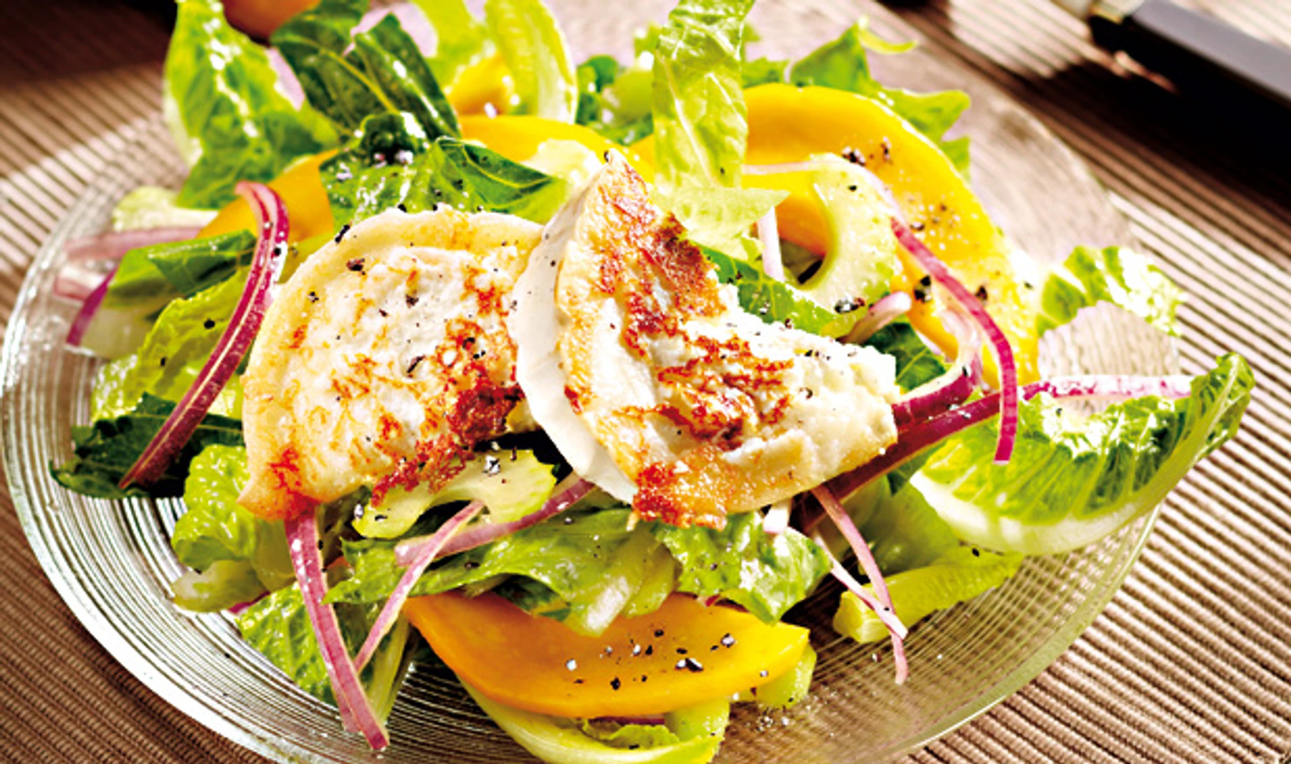 Ziegenkäse auf Salat