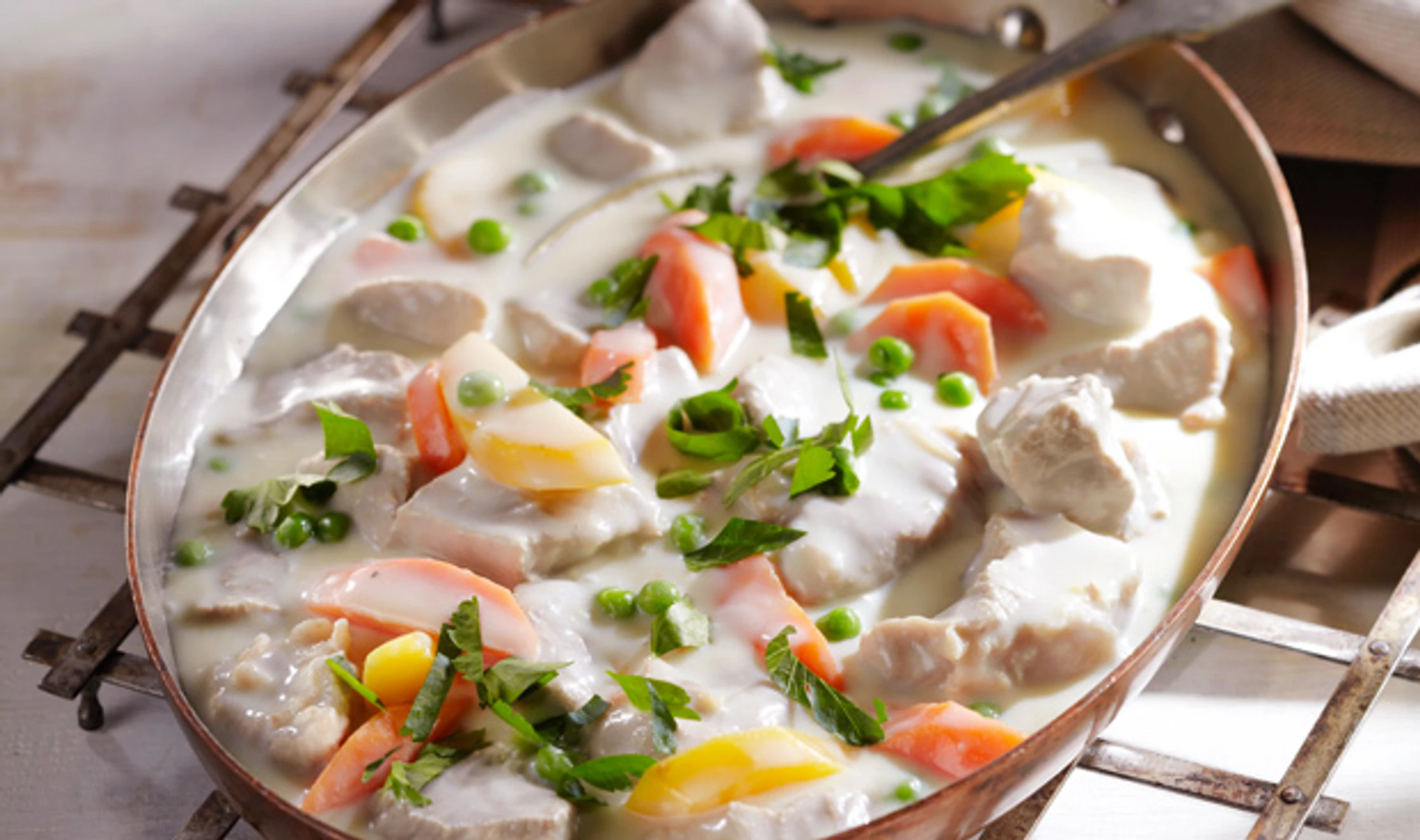 Eingemachtes Kalbfleisch mit Wurzelgemüse