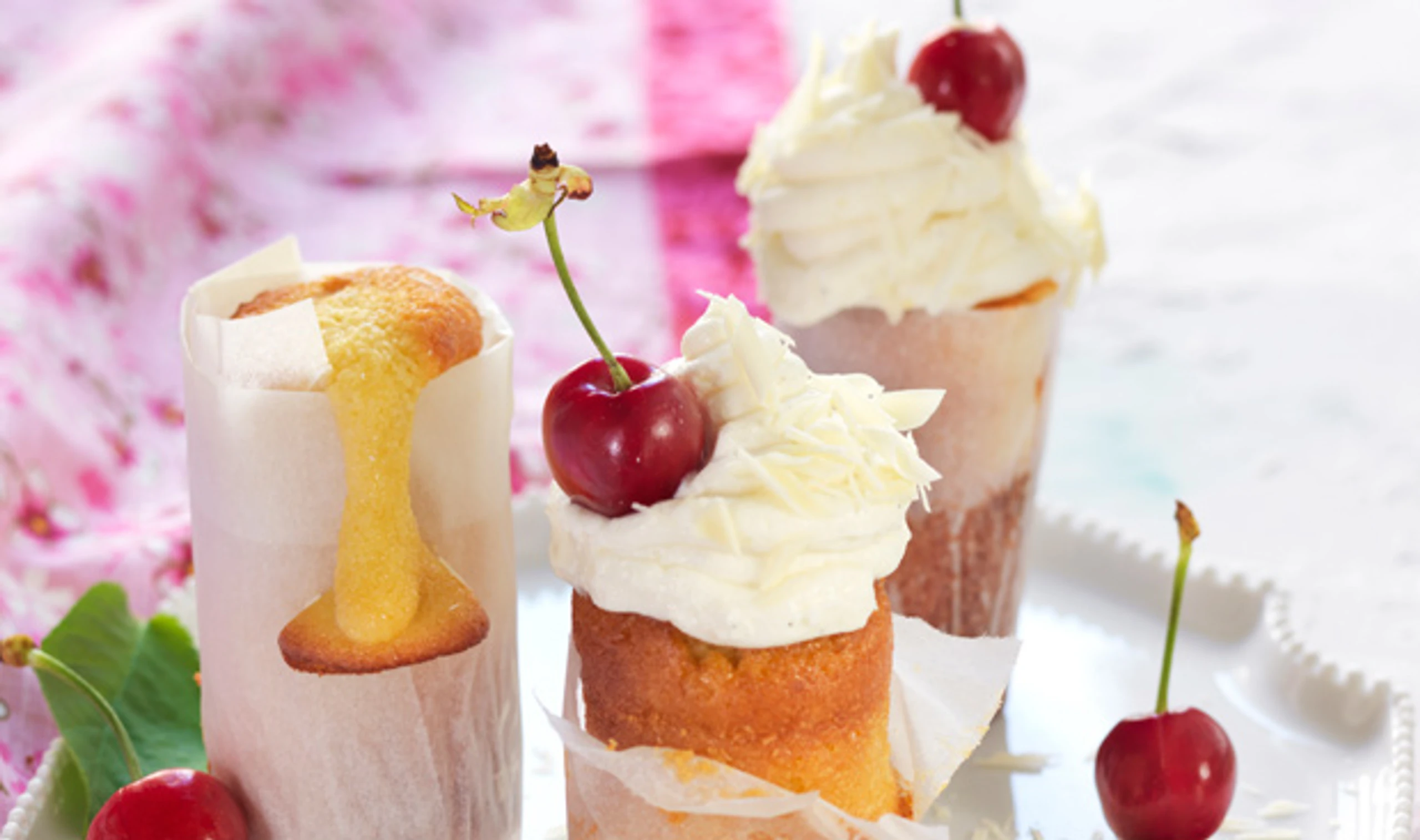 Mandel Cakes mit Kirschen