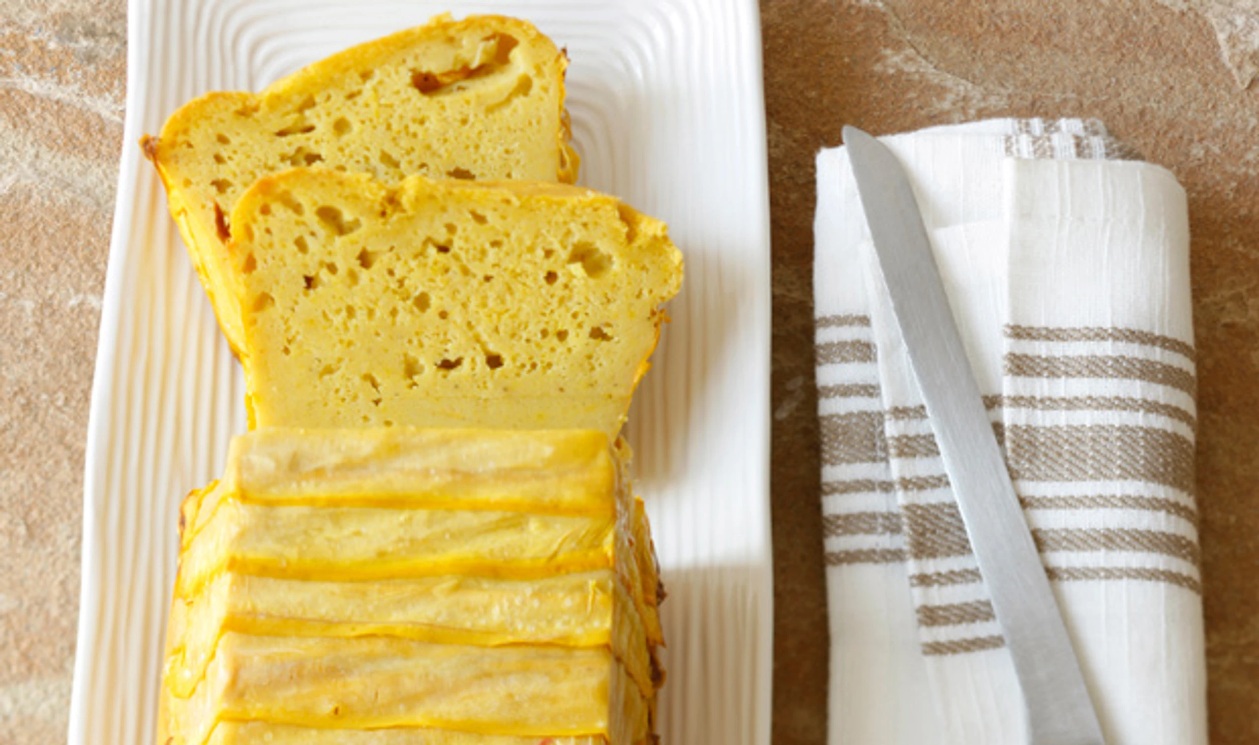 Zucchini-Polenta-Brot