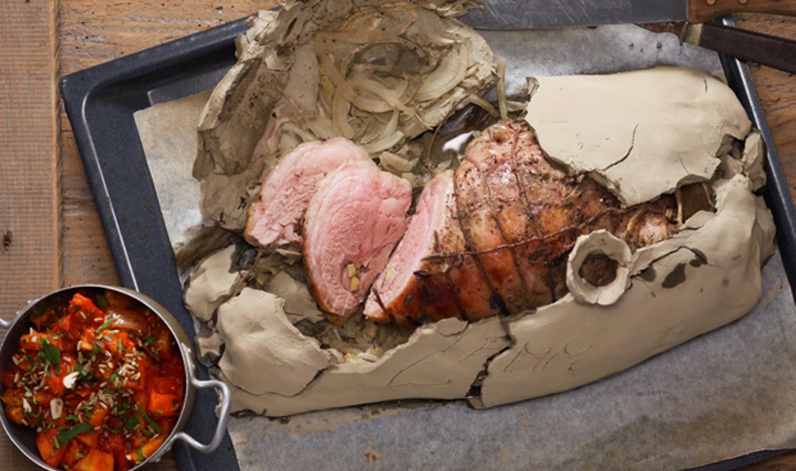 Lammschulter im Ton gegart