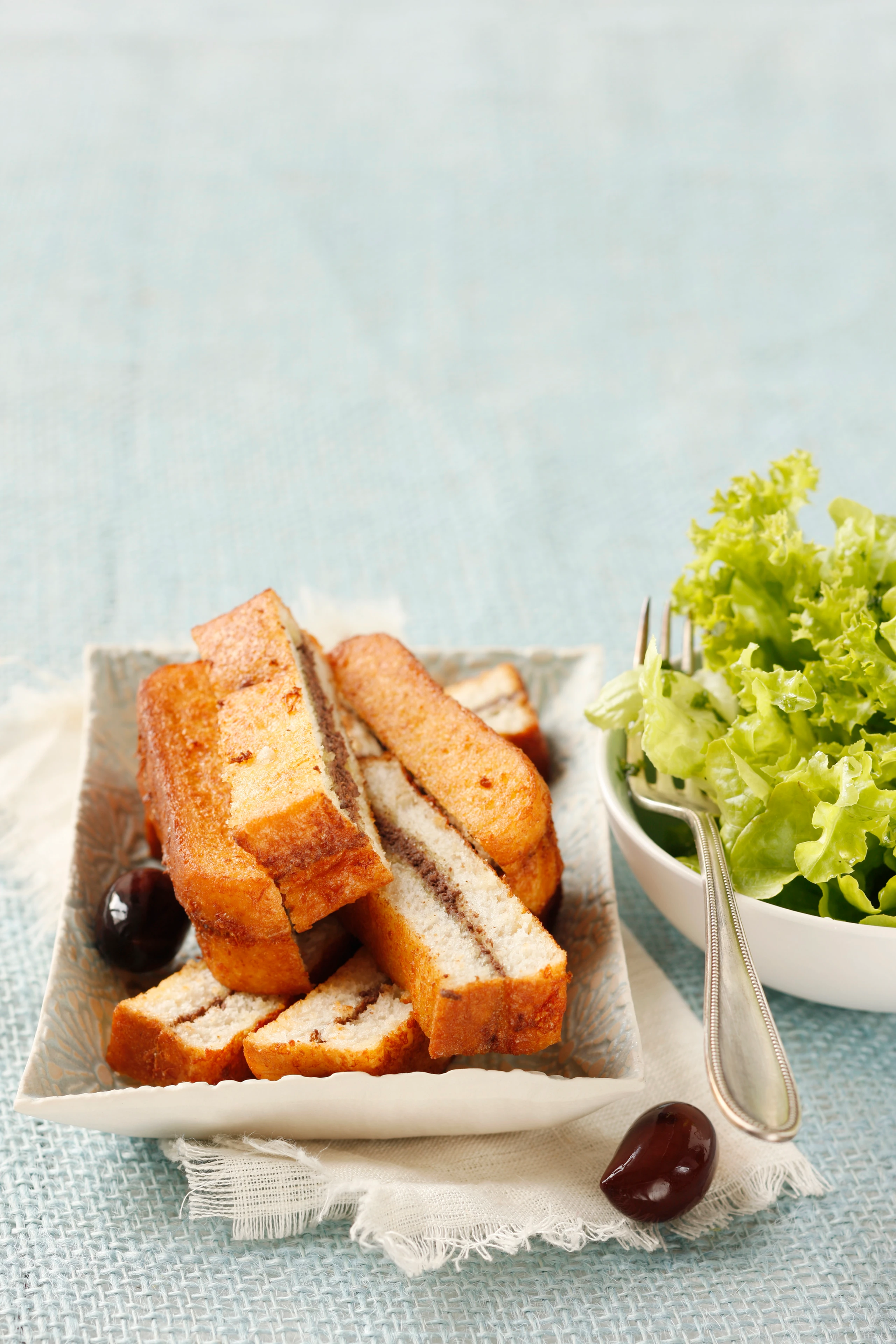 Olivenpofesen mit Blattsalaten