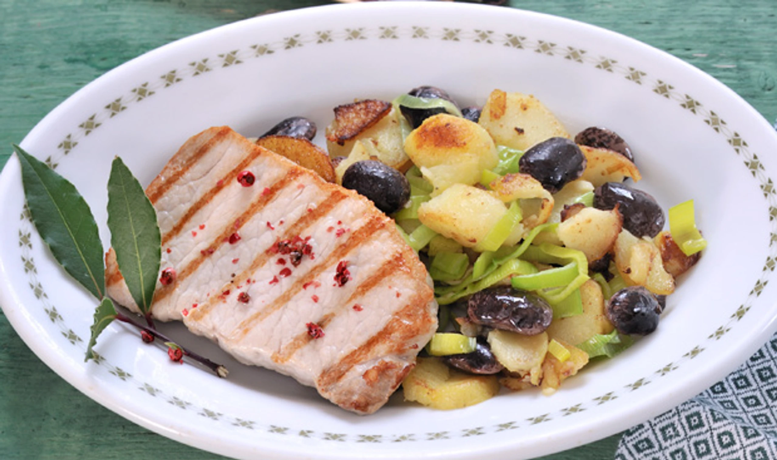 Schweinssteak mit Erdäpfel-Käferbohnen-Gröstl