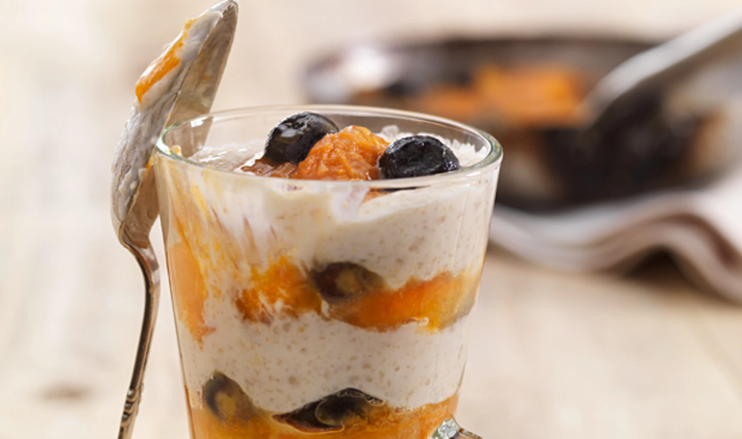 Mandelcreme mit Marillenröster