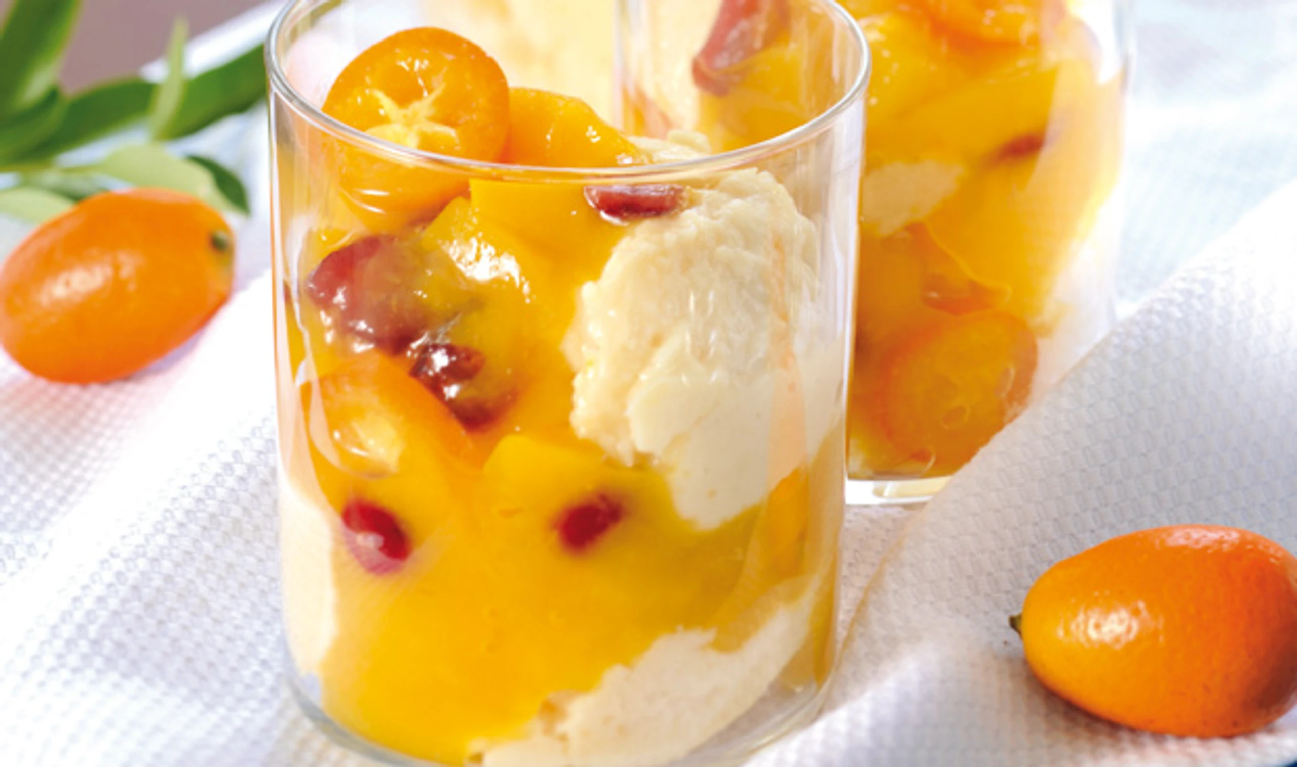 Orangenmousse mit Mango-Cranberry-Kompott