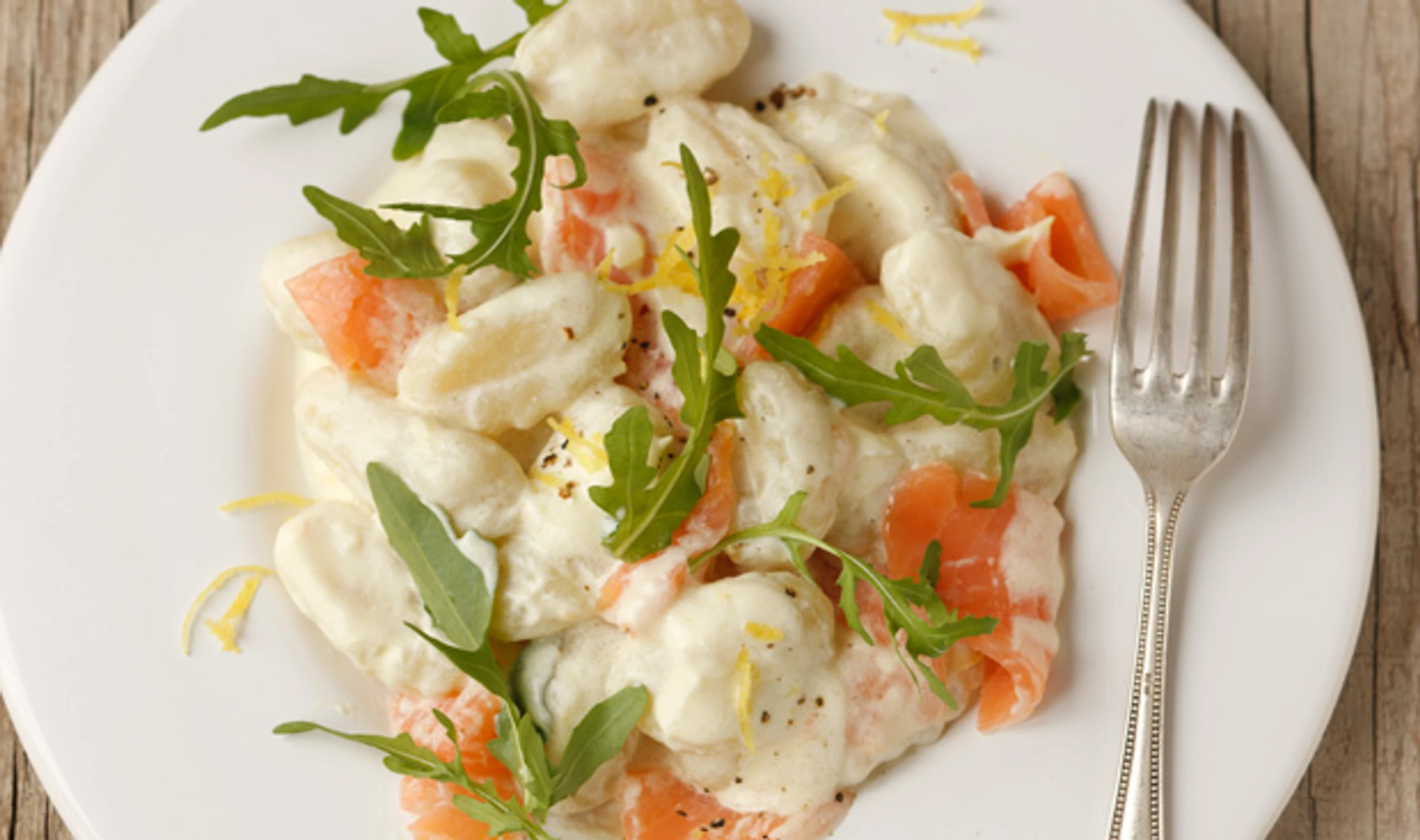 Gnocchi mit Lachs und Rucola