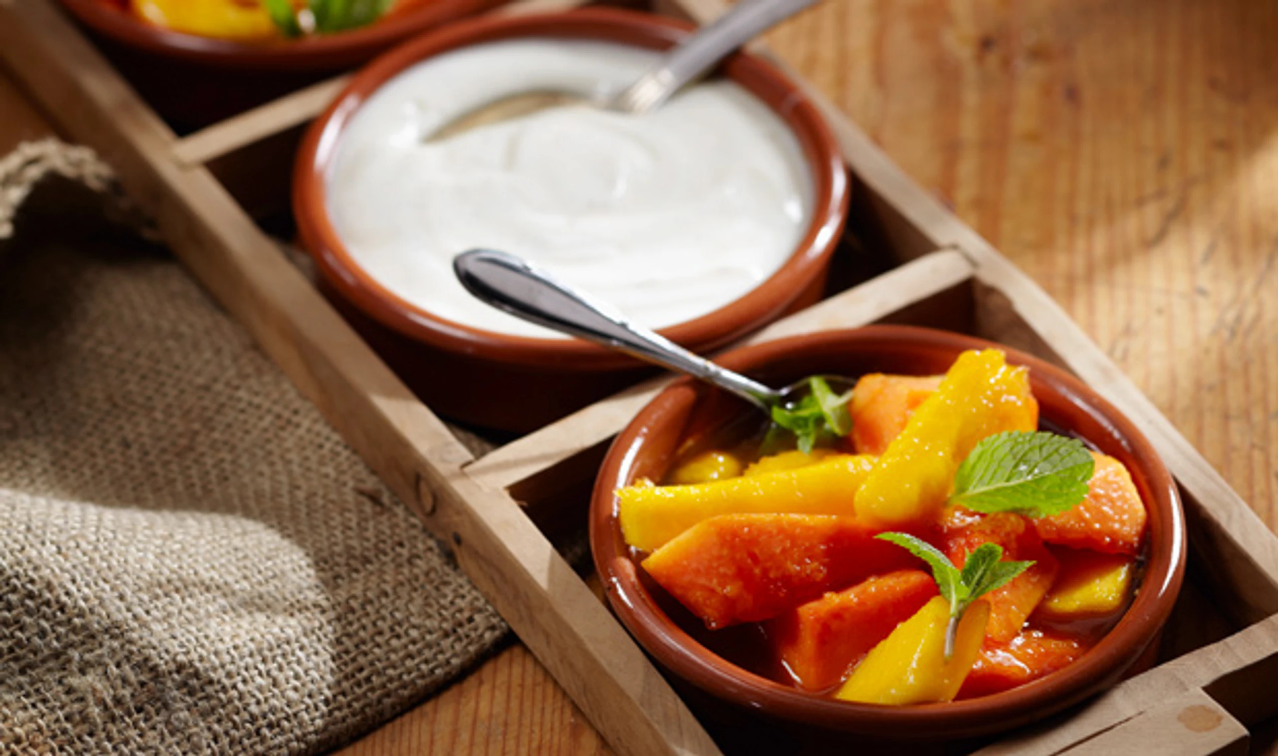 Karamellisierte Früchte mit Limettencreme