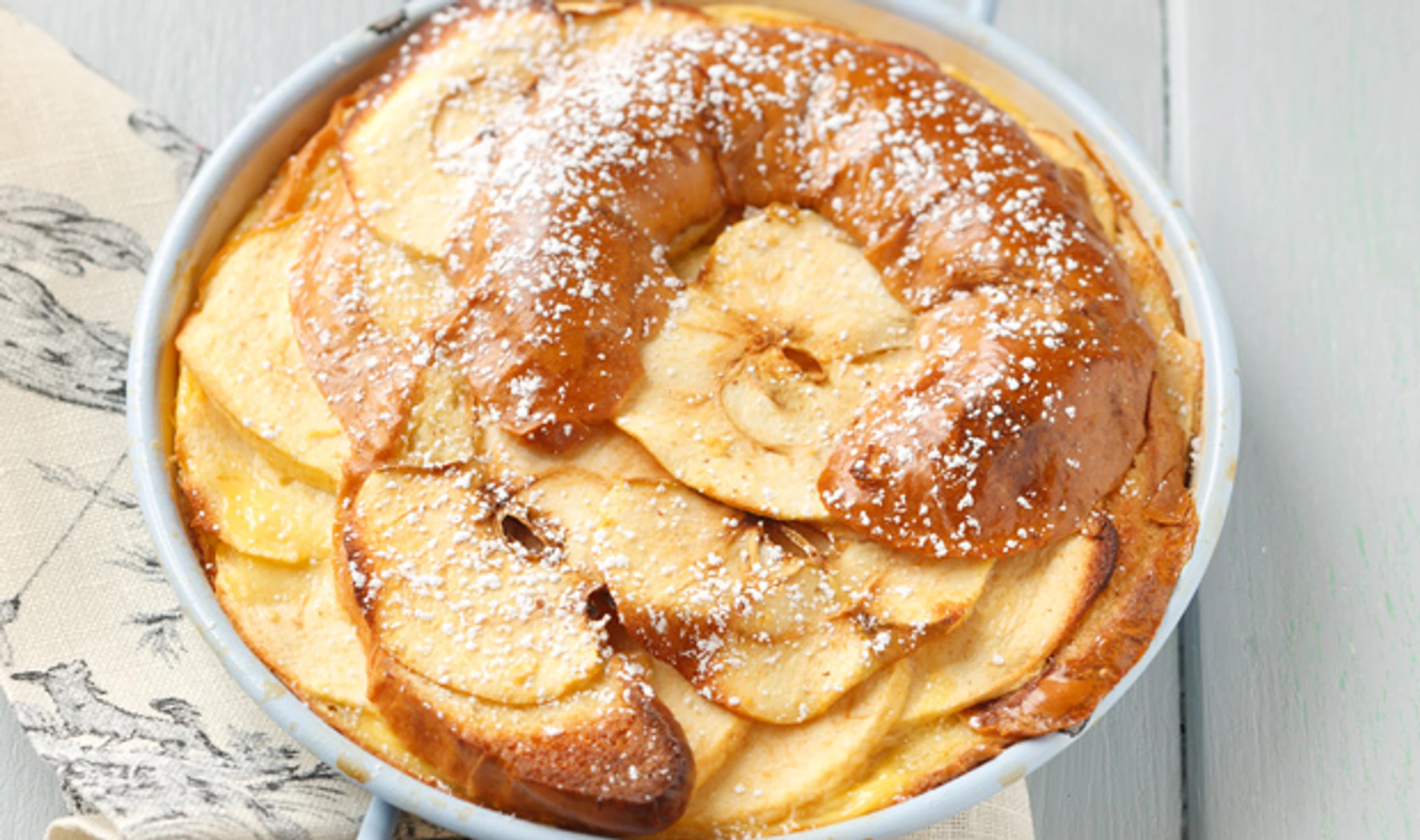 Kipferlauflauf mit Äpfeln