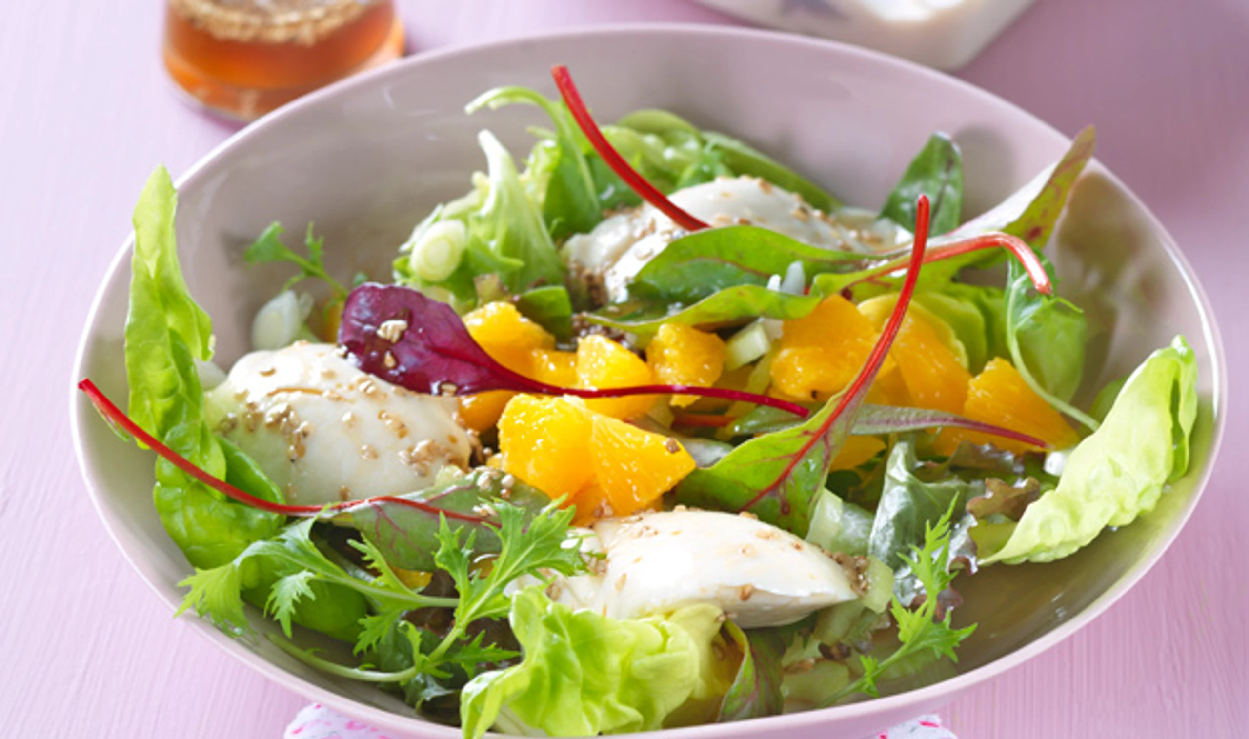 Salat mit Tofu und Zitrusdressing