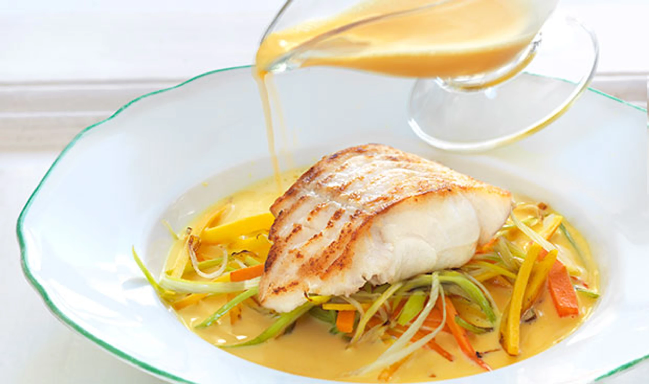 Kabeljau mit Gemüsestreifen