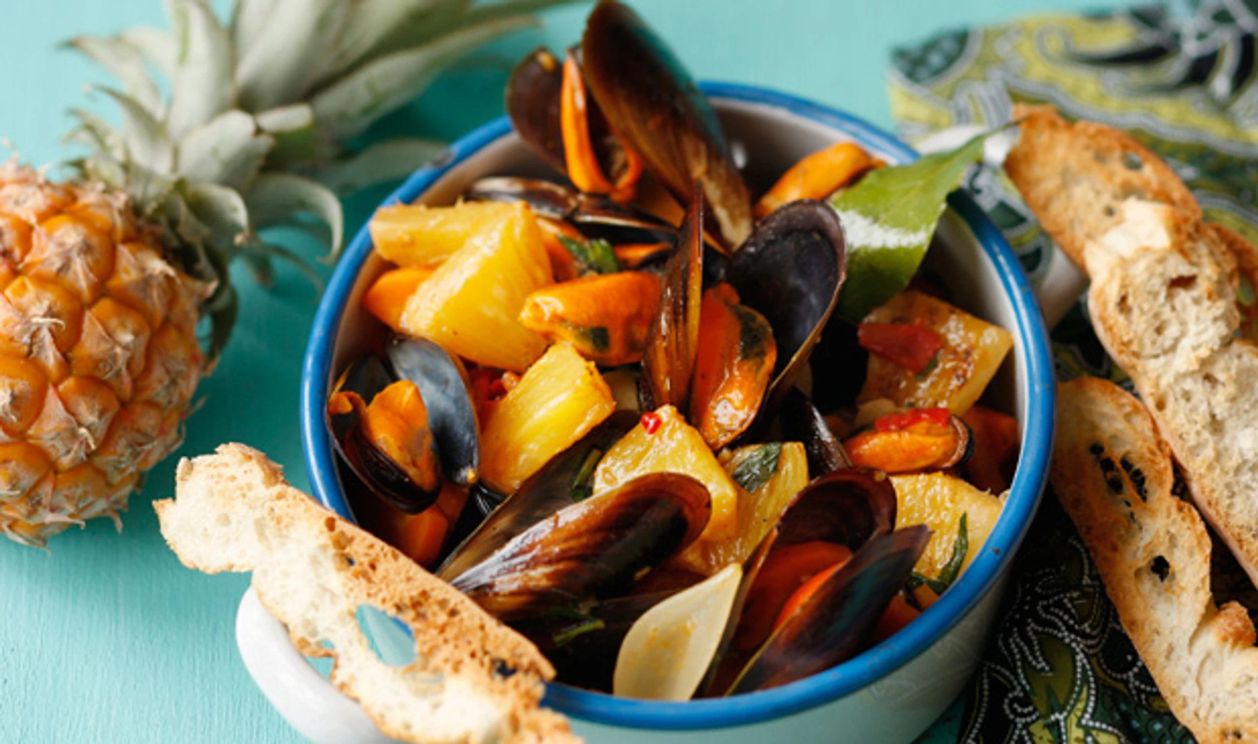 Miesmuscheln mit Ananas