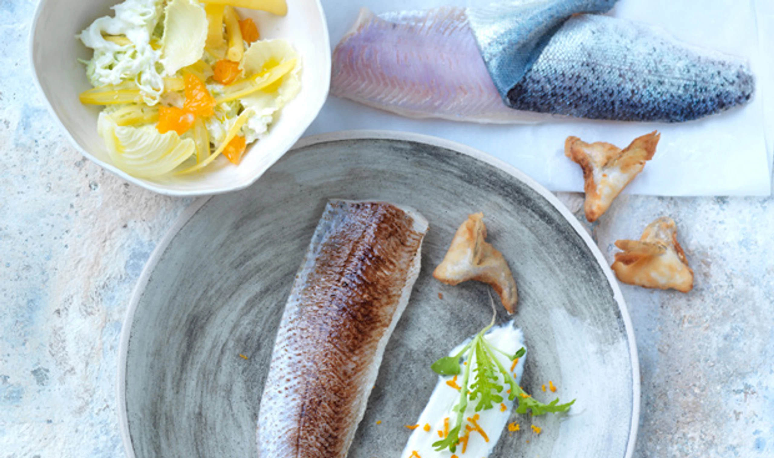 Geflämmte Forelle mit Mandarinen-Krautsalat