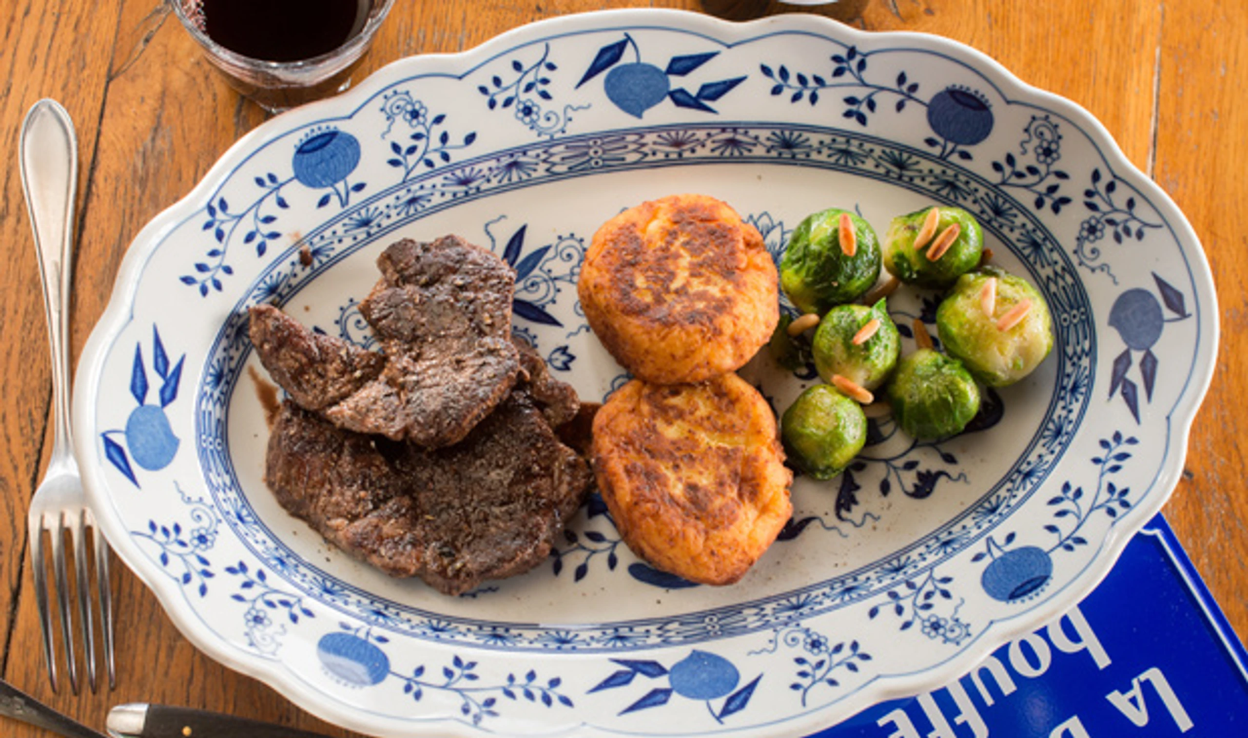 Reh-Tagliata mit Erdäpfel-Topfenrauken