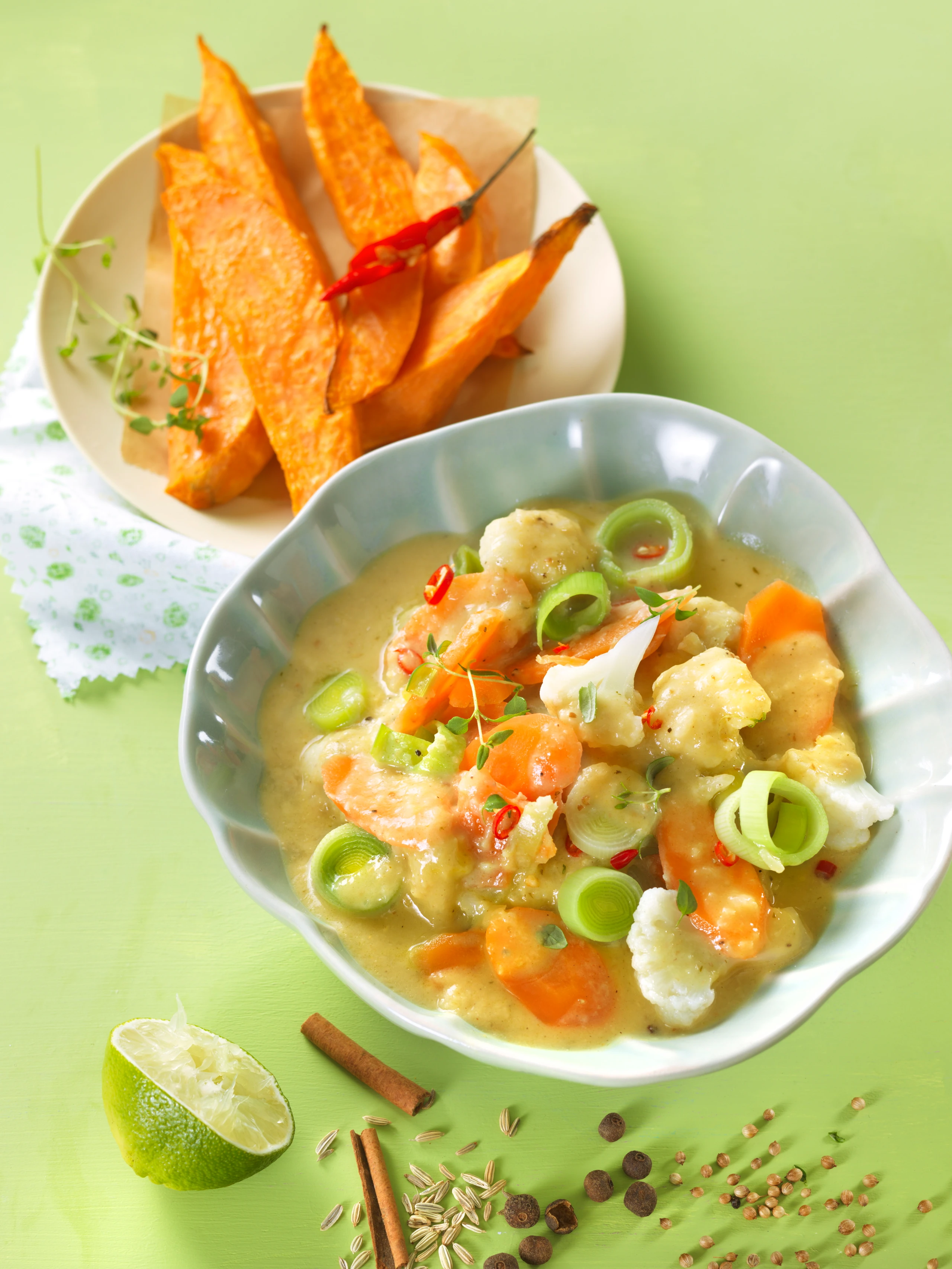Karibischer Gemüsetopf mit Süßkartoffel-Wedges